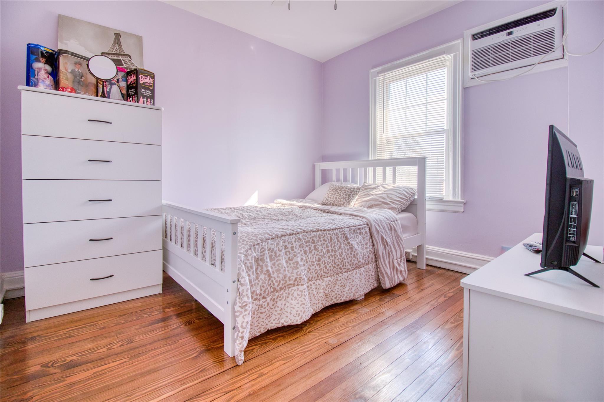 Single Family Woodbine  Staten Island, NY 10314, MLS-833003-21