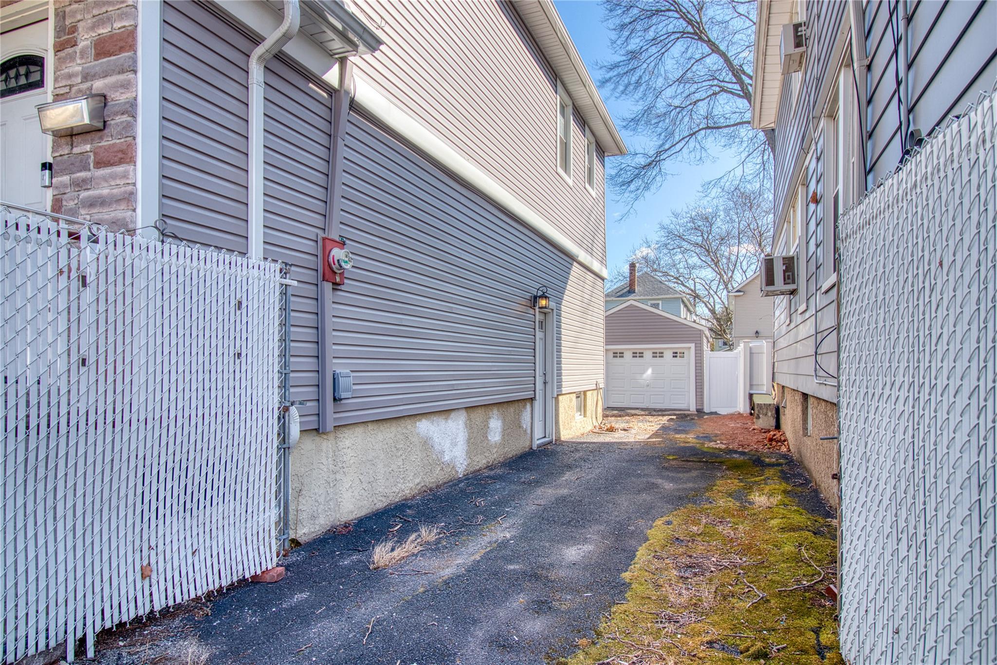 Single Family Woodbine  Staten Island, NY 10314, MLS-833003-28
