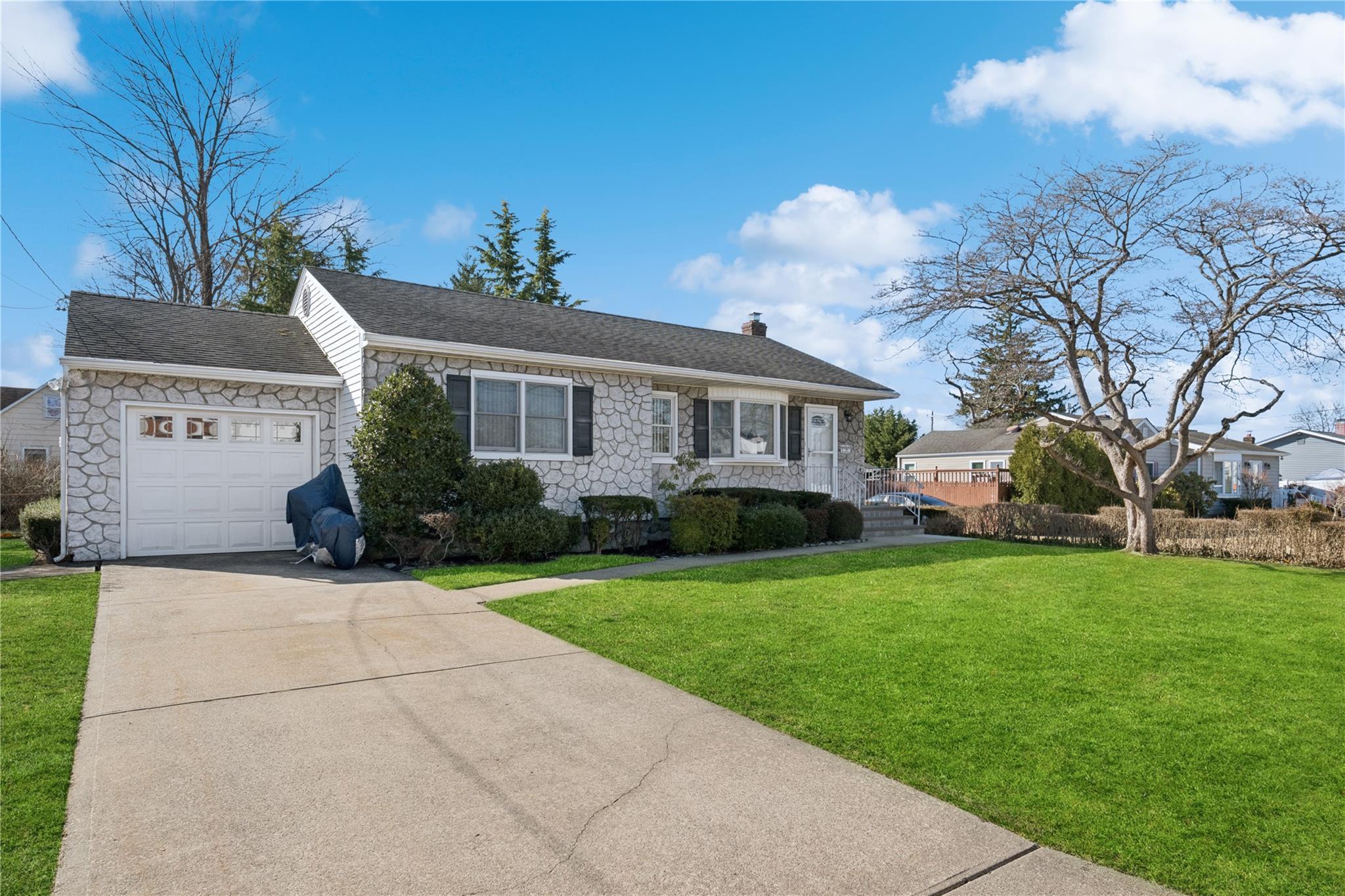 Single Family 9th  Suffolk County, NY 11704, MLS-833082-2