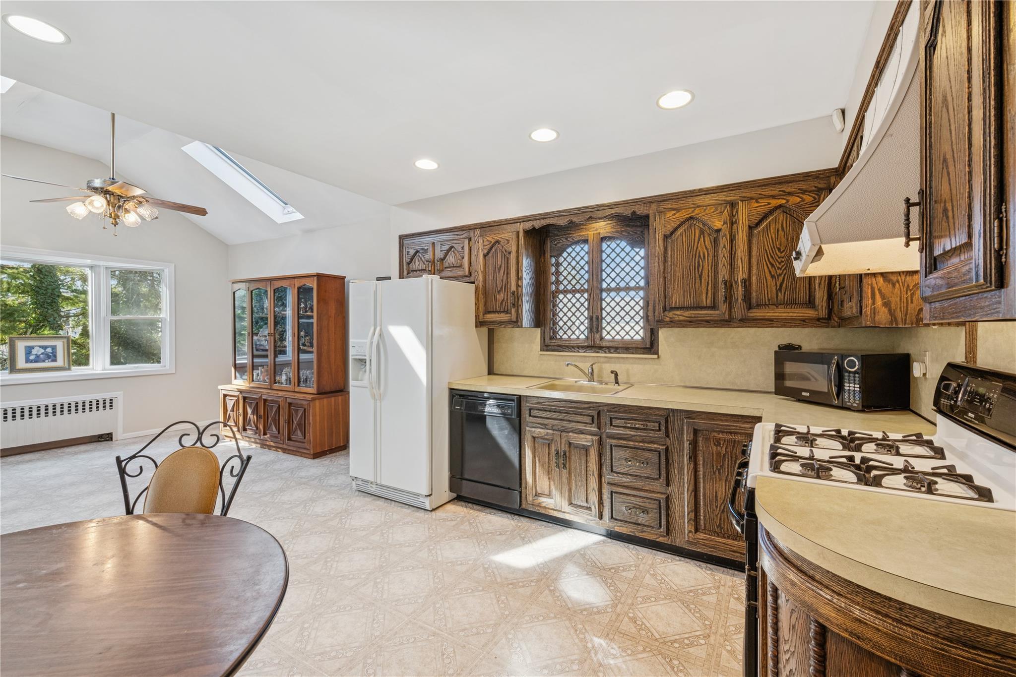 Single Family 9th  Suffolk County, NY 11704, MLS-833082-6