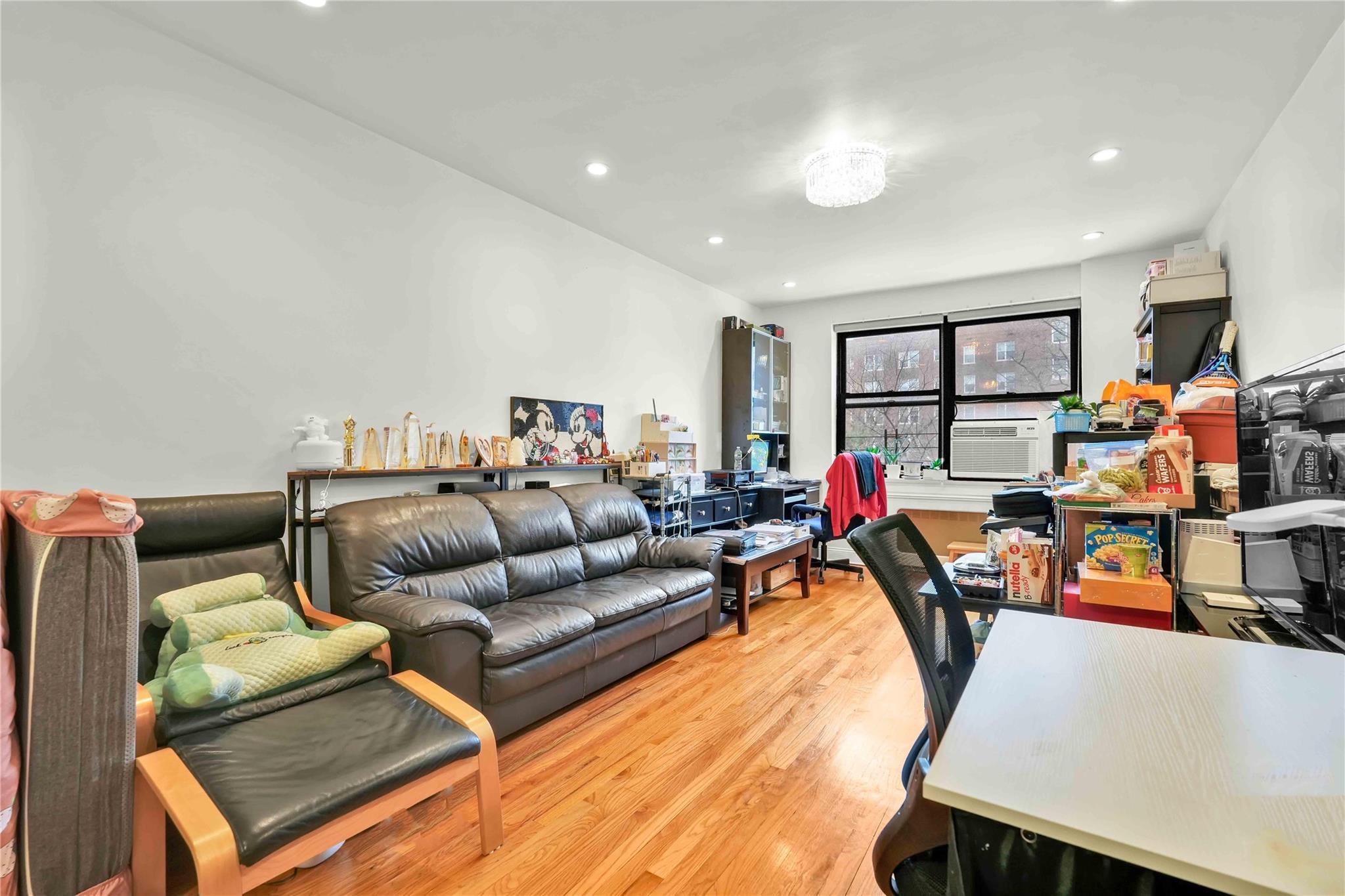 Coop in New York - 28th  Queens, NY 11354