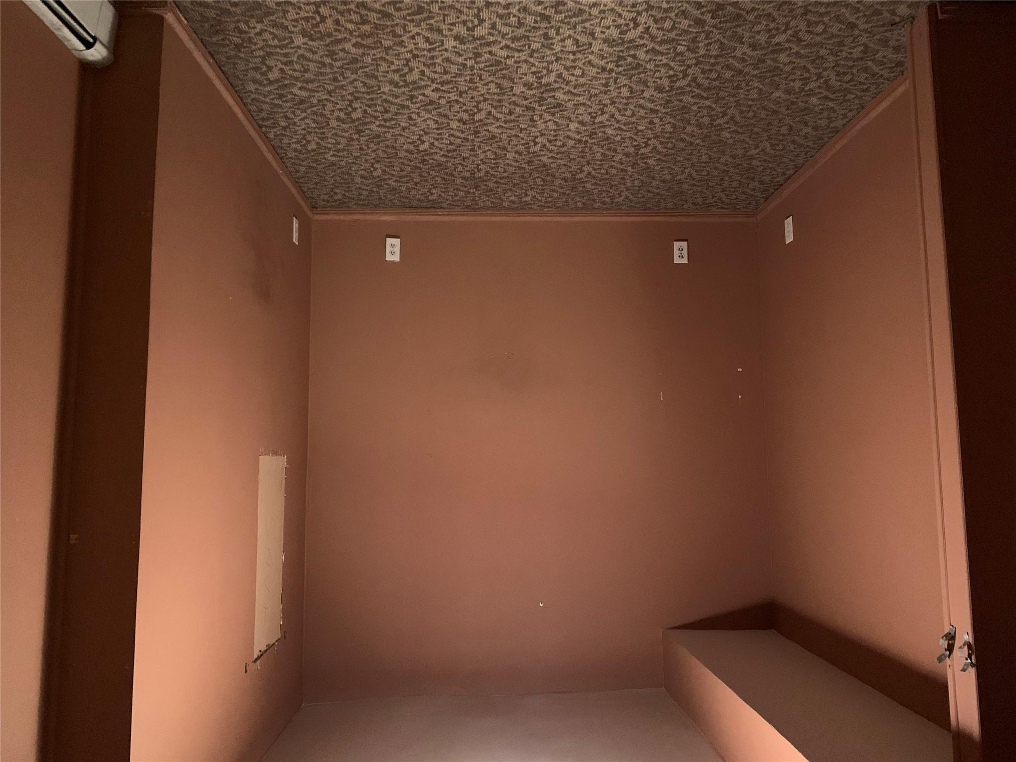 Commercial Lease Forest  Nassau County, NY 11542, MLS-833088-11