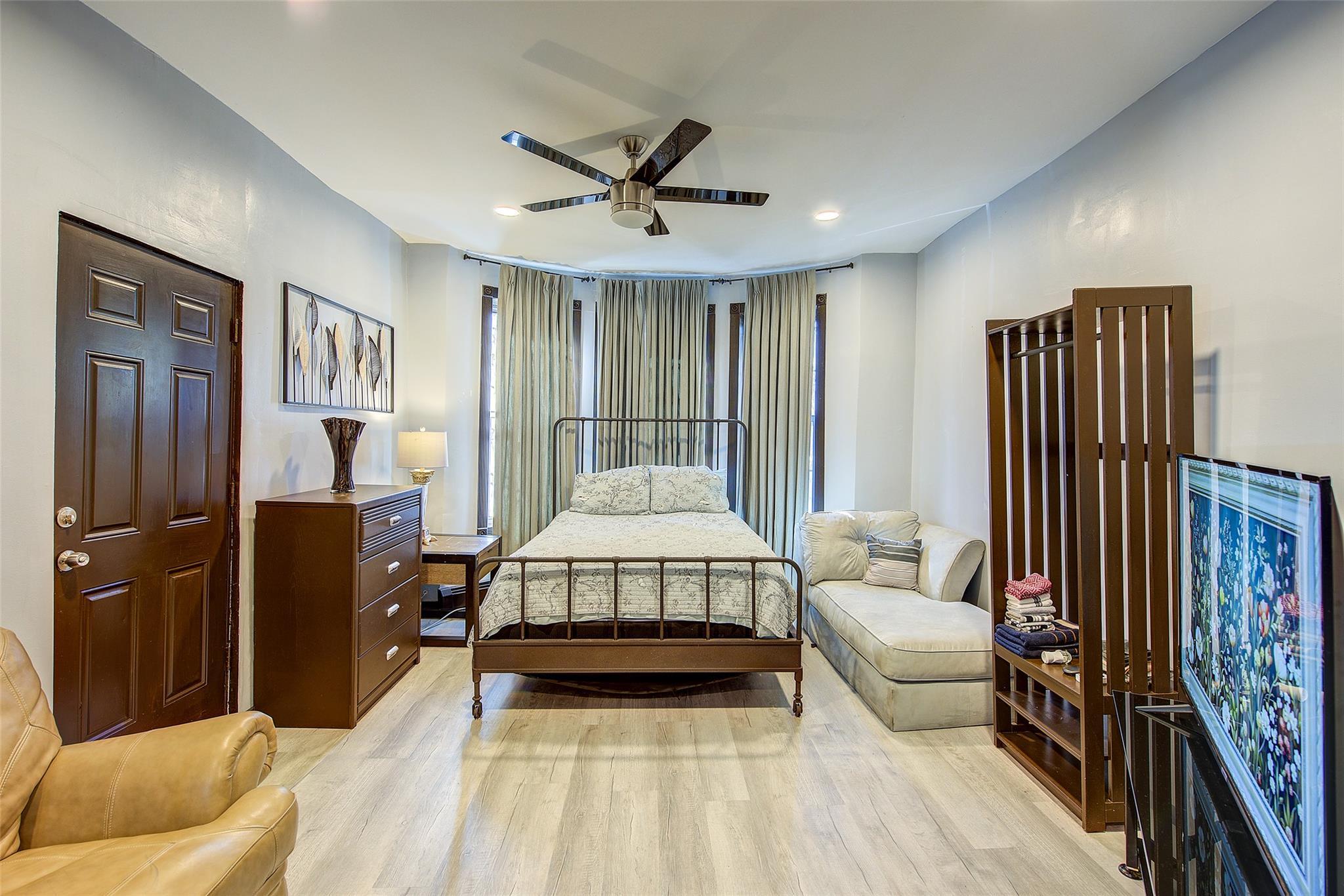 Single Family Montauk  Brooklyn, NY 11208, MLS-833202-27
