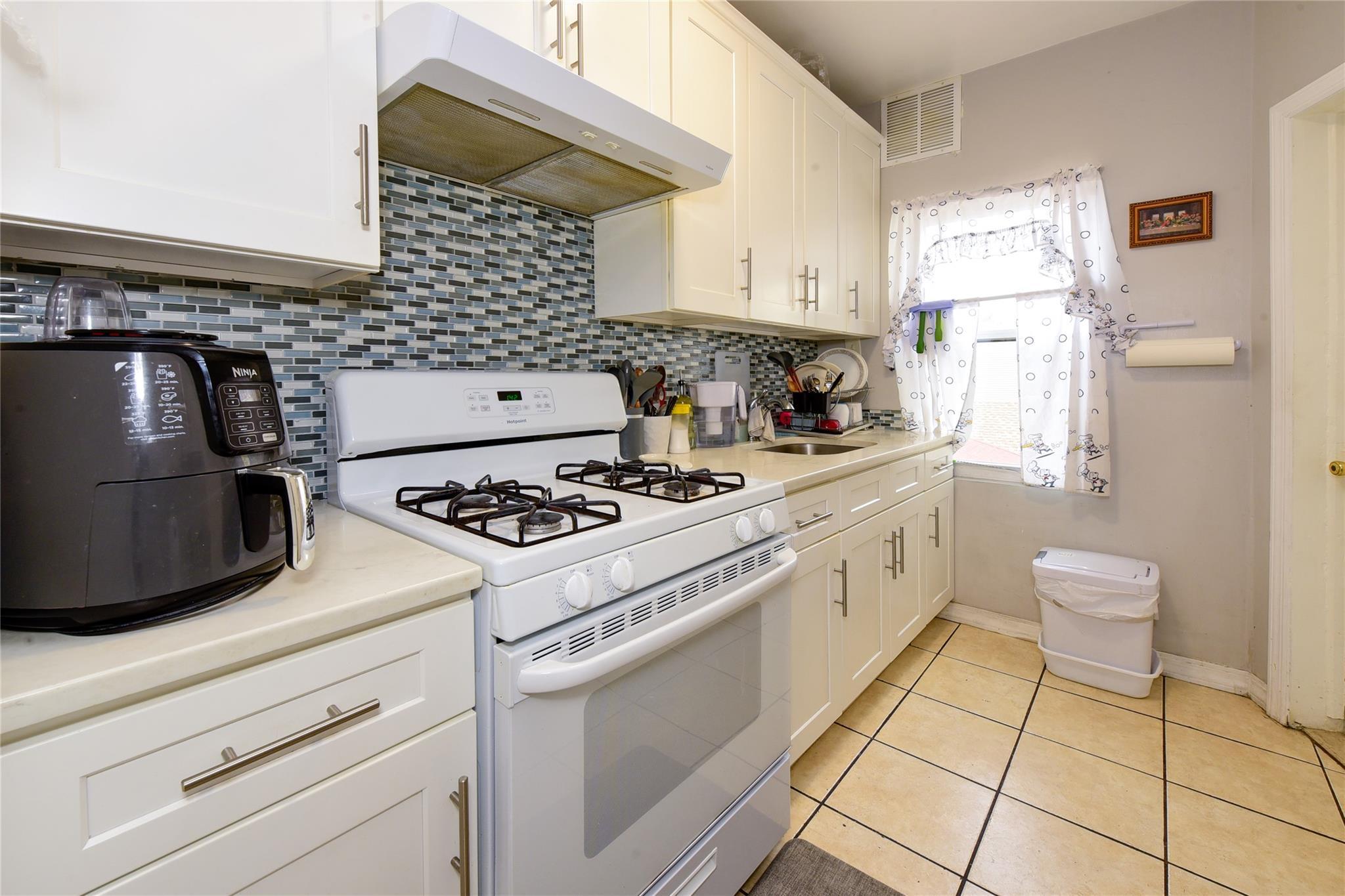 Apartment 107th  Queens, NY 11417, MLS-833233-5