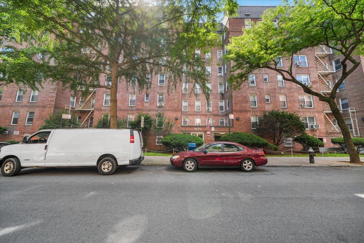 Coop Thieriot  Bronx, NY 10460, MLS-833266-24
