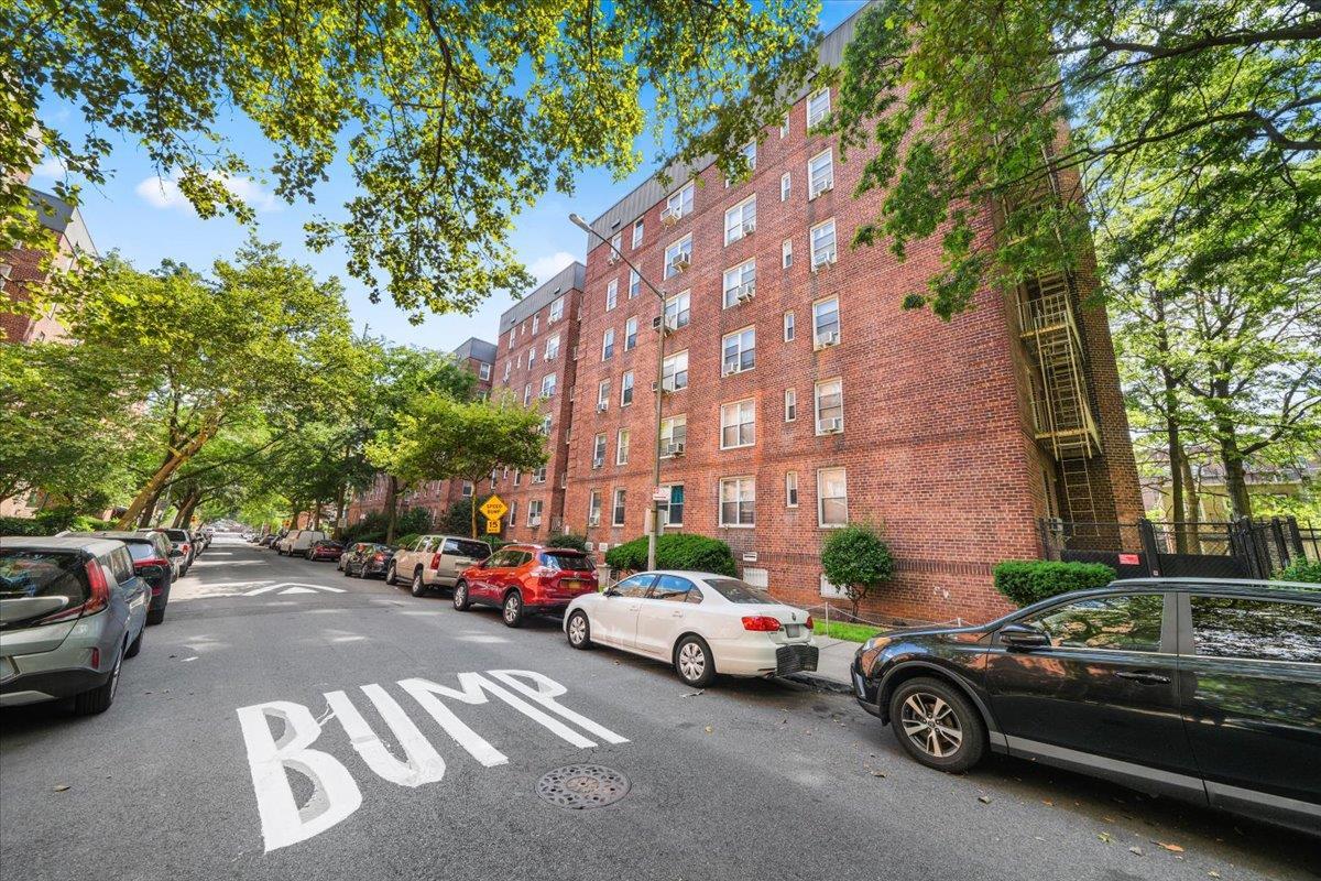 Coop Thieriot  Bronx, NY 10460, MLS-833266-25