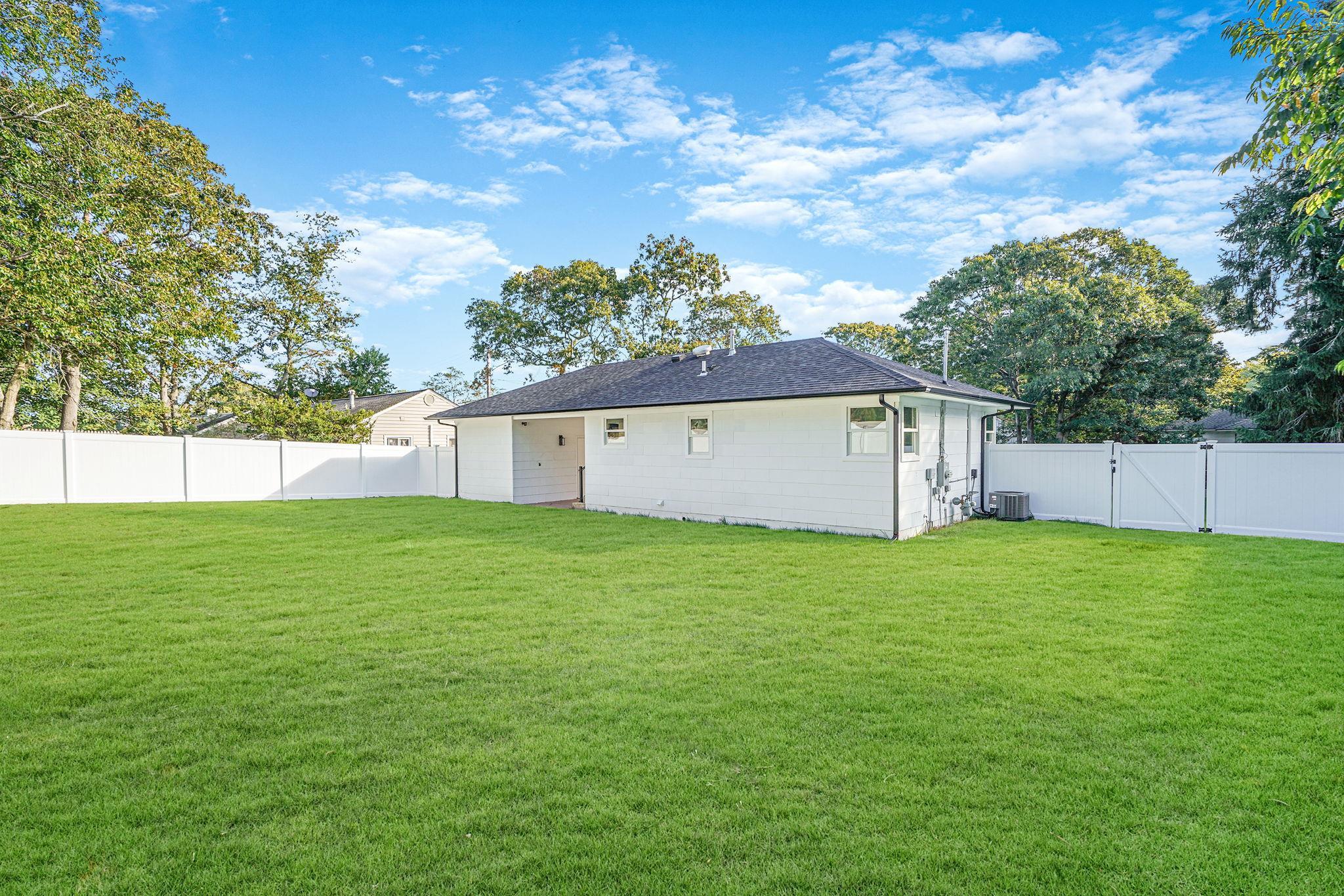 Single Family Royal  Suffolk County, NY 11901, MLS-833310-14