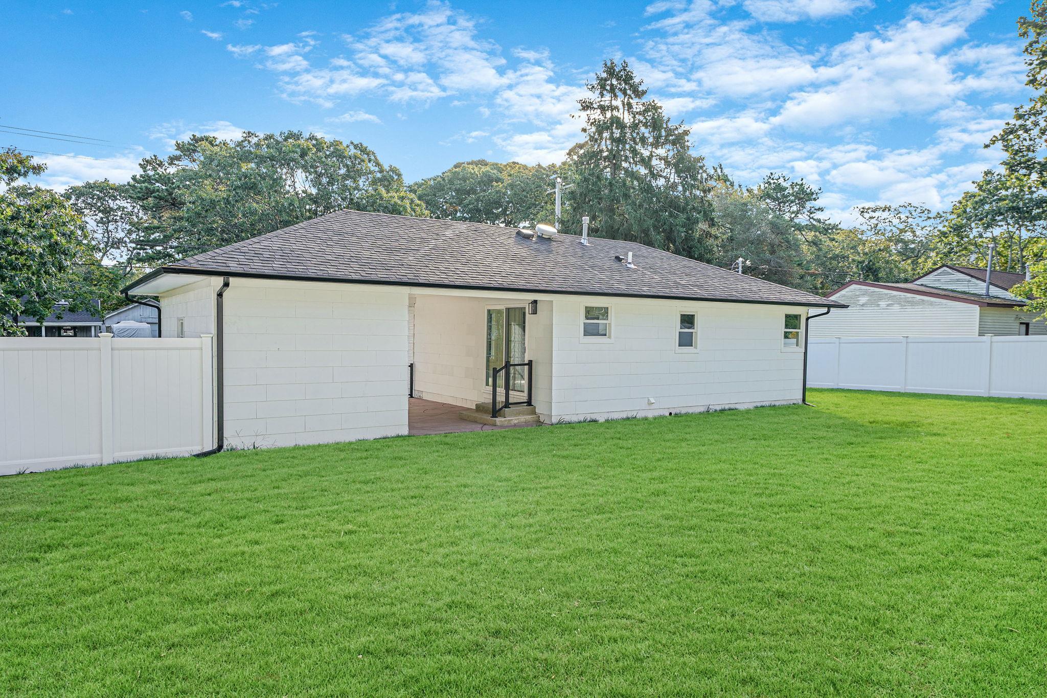 Single Family Royal  Suffolk County, NY 11901, MLS-833310-15