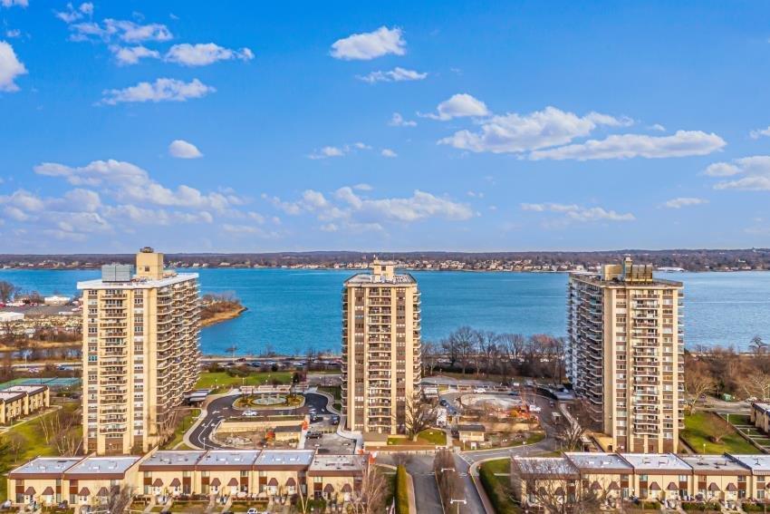 Coop in New York - 215  Queens, NY 11360