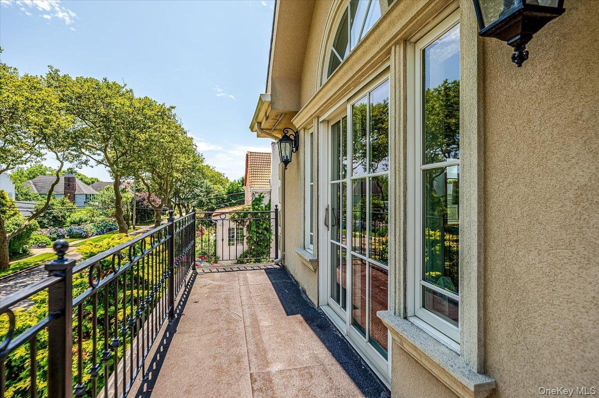 Single Family Ithaca  Nassau County, NY 11509, MLS-833405-31