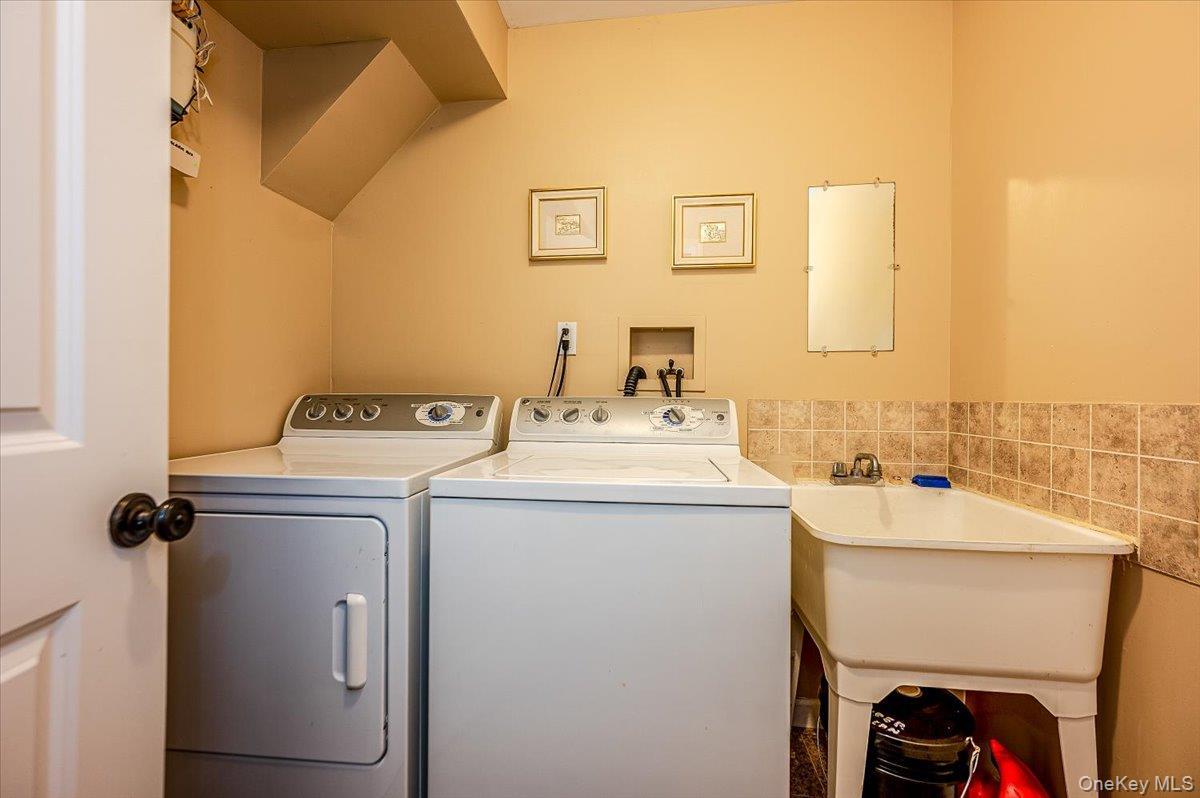 Single Family Ithaca  Nassau County, NY 11509, MLS-833405-34