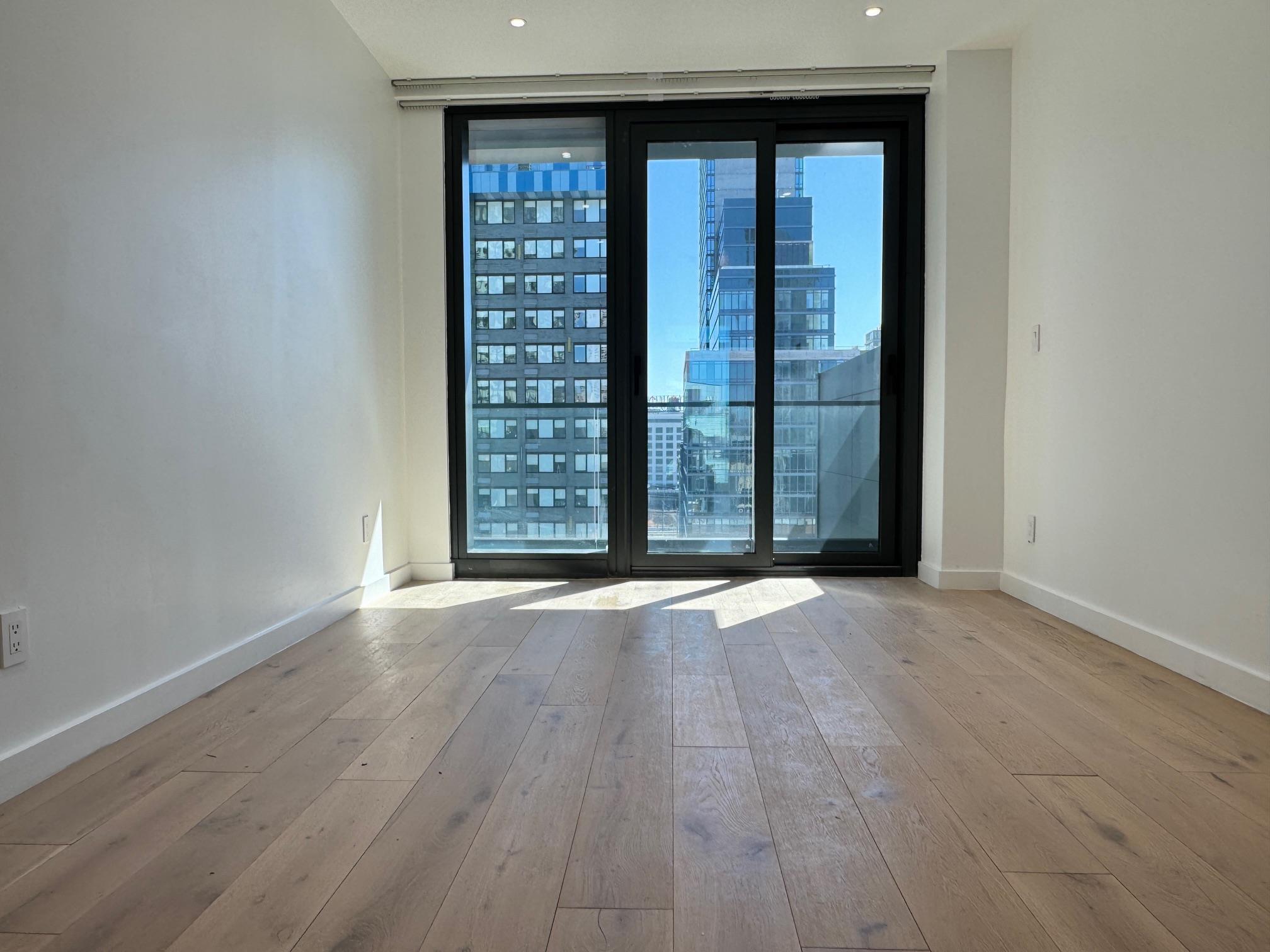 Condo Hunter  Queens, NY 11101, MLS-833514-8