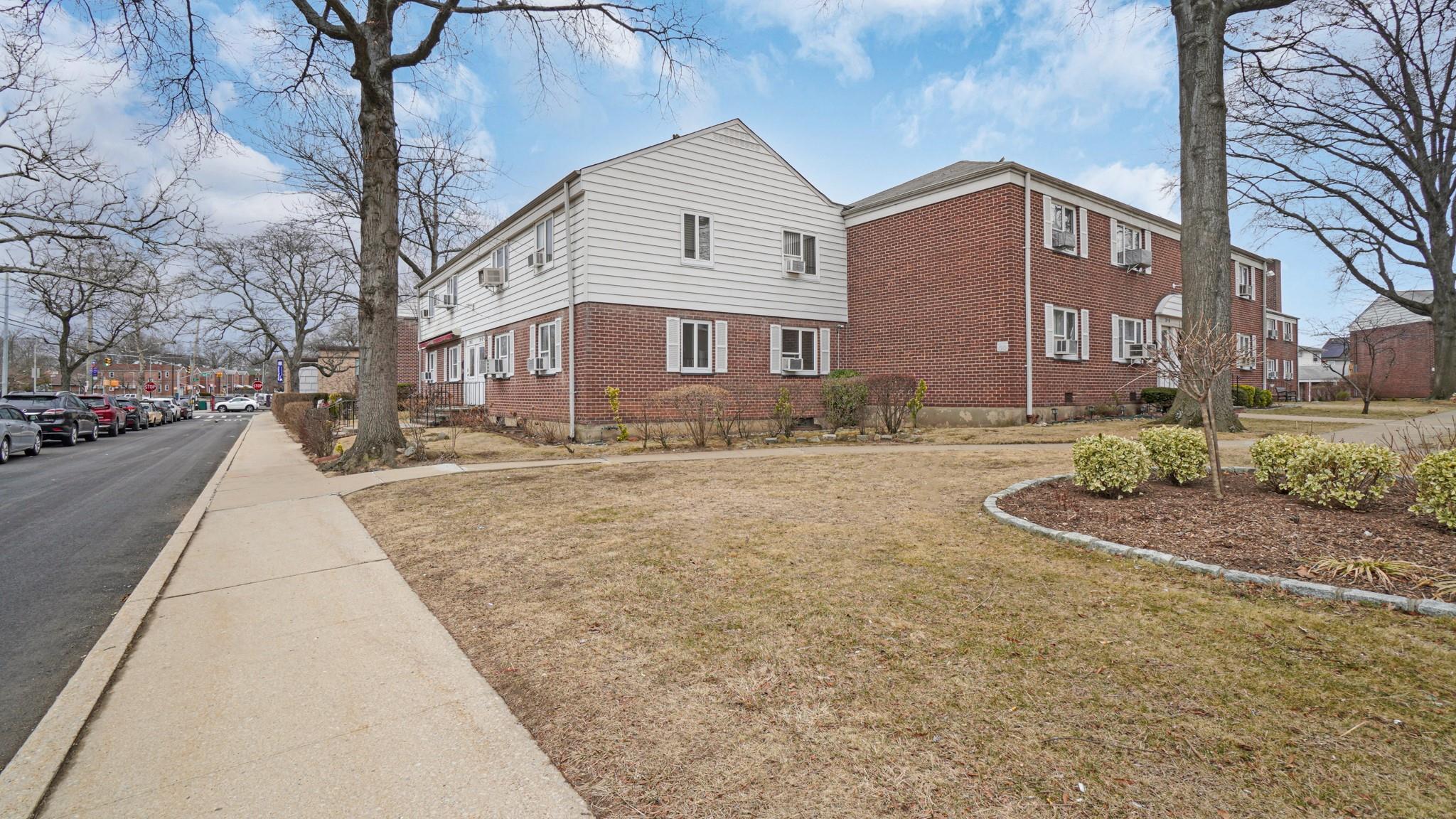 Coop Hillside Ave  Queens, NY 11427, MLS-833541-2