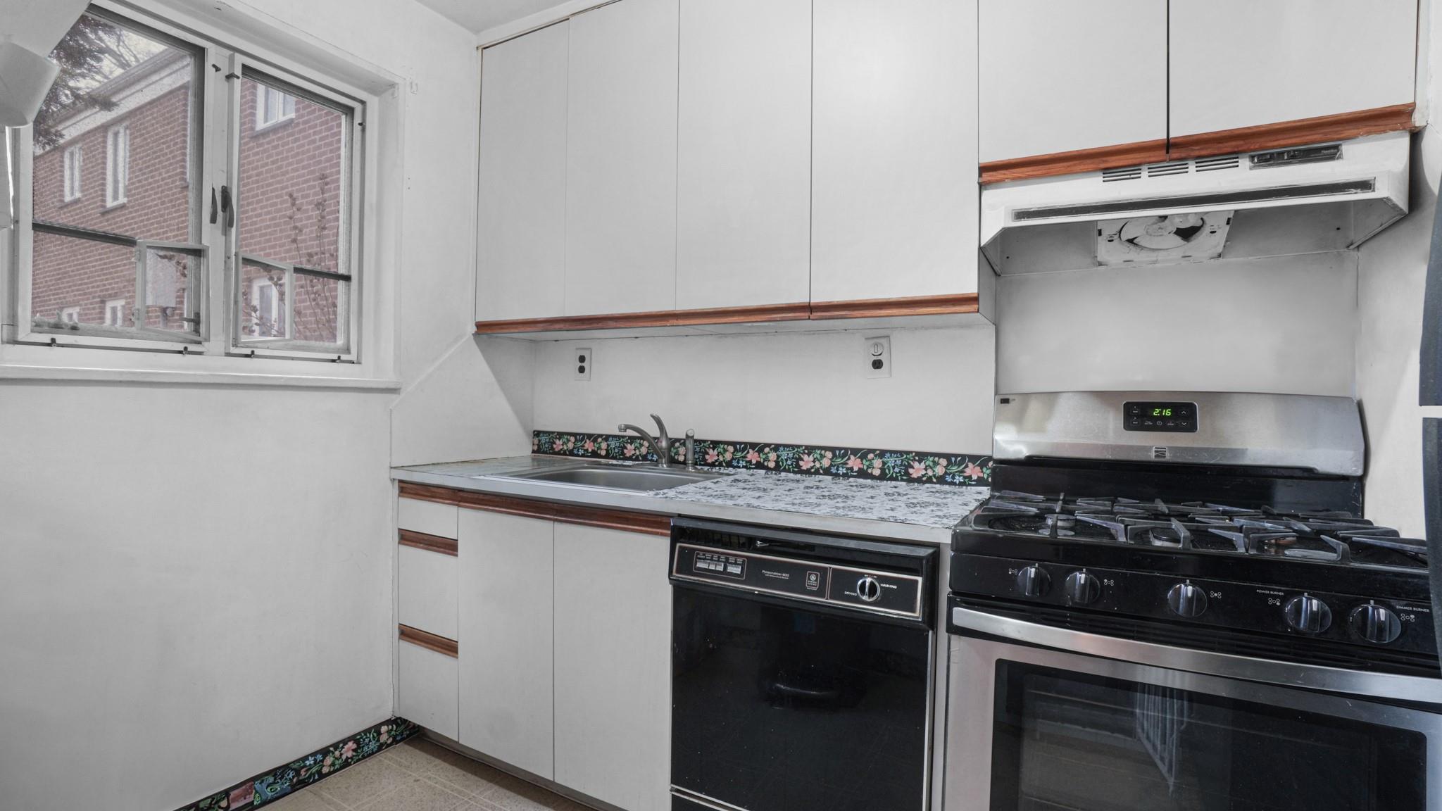 Coop Hillside Ave  Queens, NY 11427, MLS-833541-3