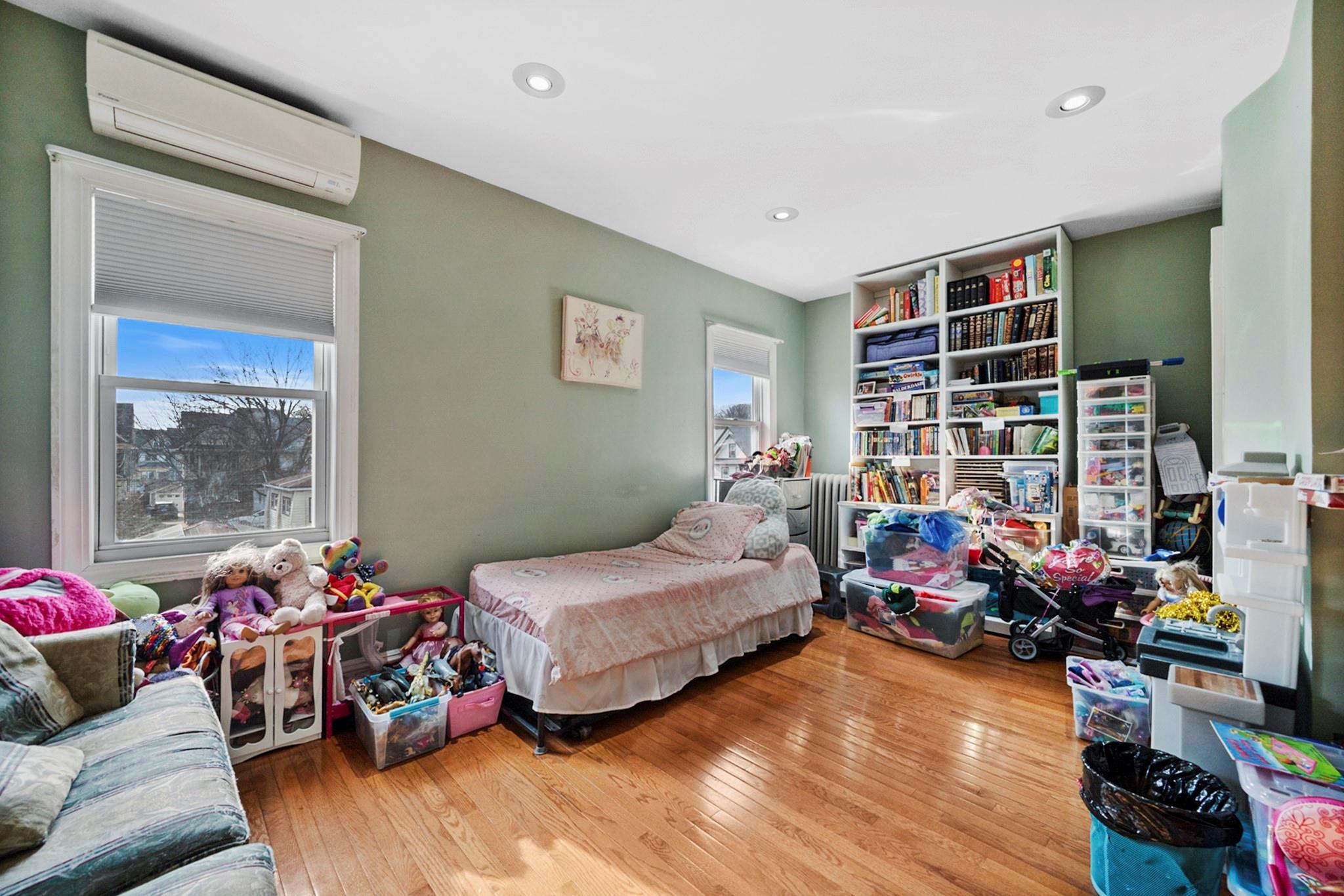 Single Family 108th  Queens, NY 11418, MLS-833561-10