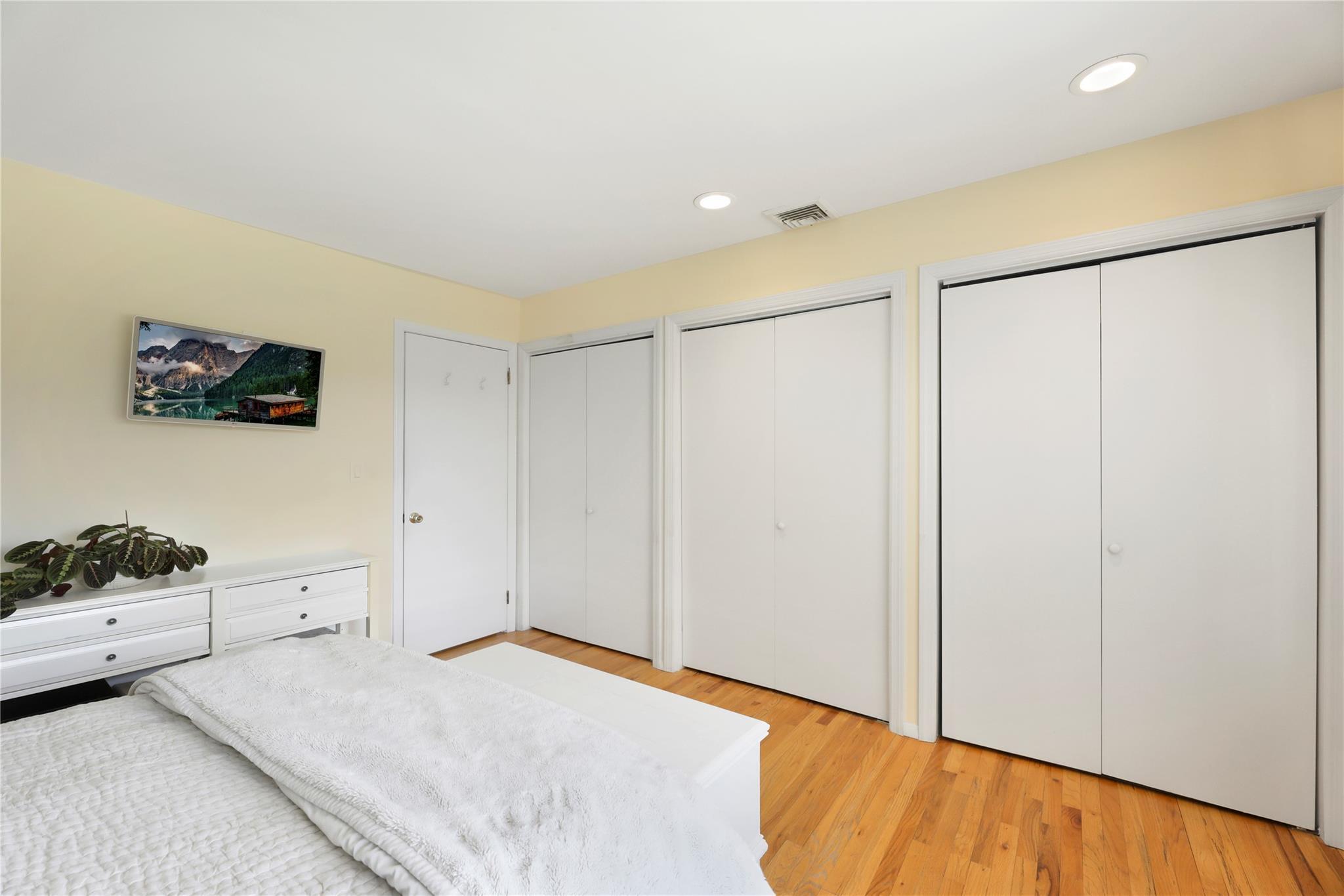 Single Family Paquatuck  Suffolk County, NY 11940, MLS-833574-25