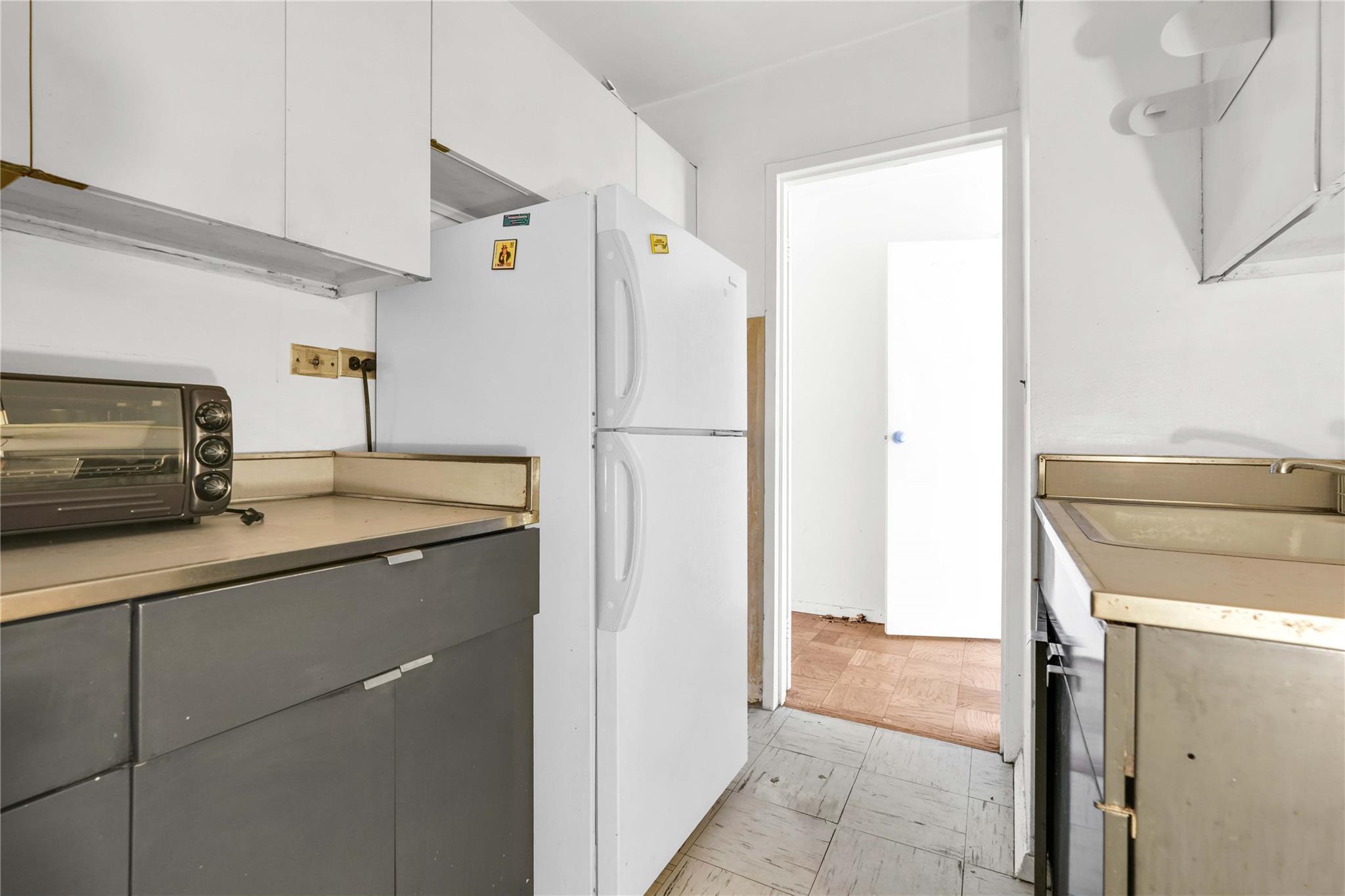 Coop End  Manhattan, NY 10023, MLS-833586-15