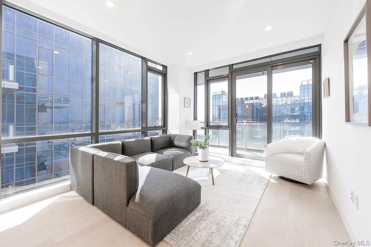 Condo Farrington Street  Queens, NY 11354, MLS-833625-3
