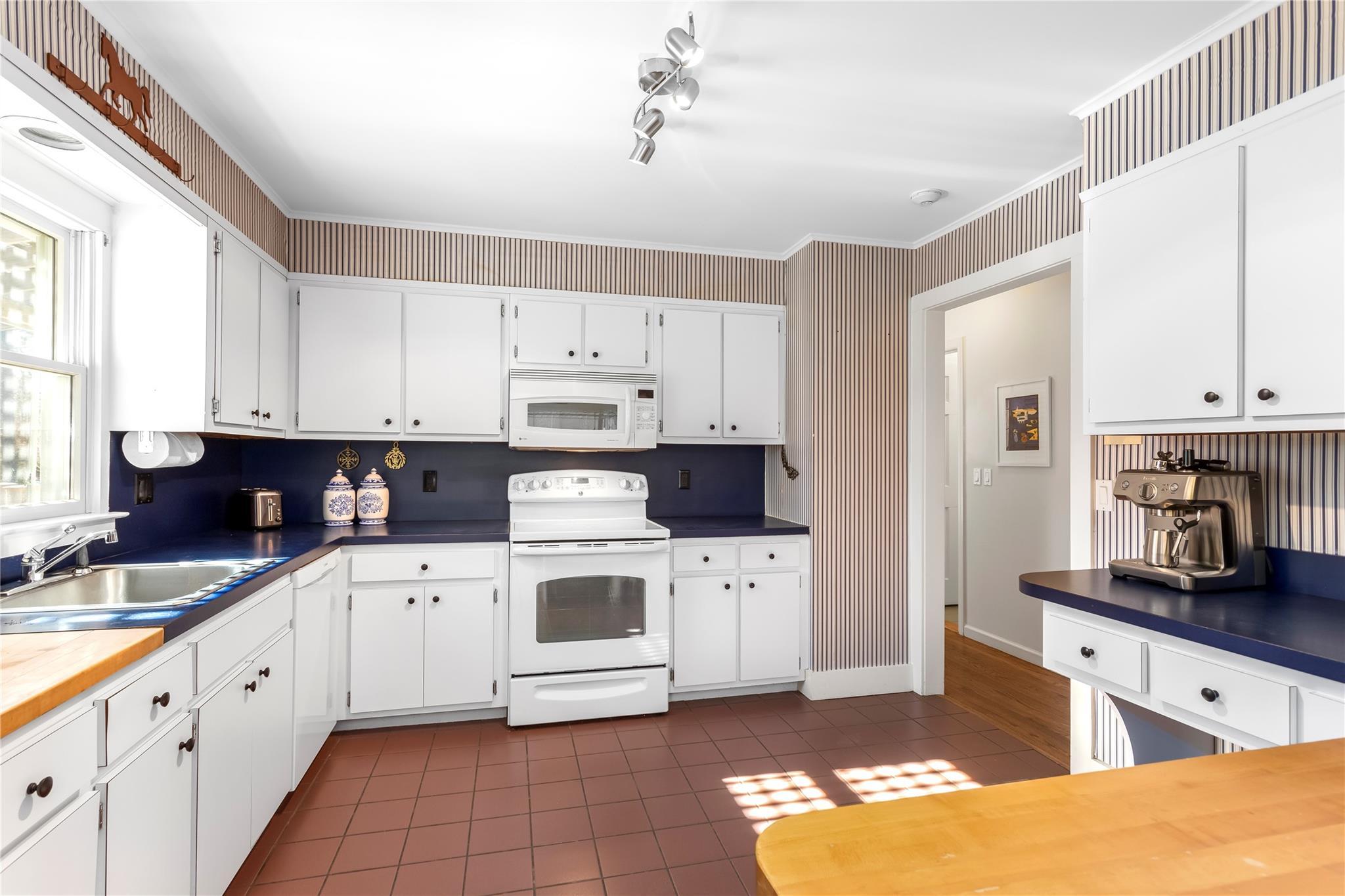 Single Family Arbutus  Suffolk County, NY 11959, MLS-833765-8