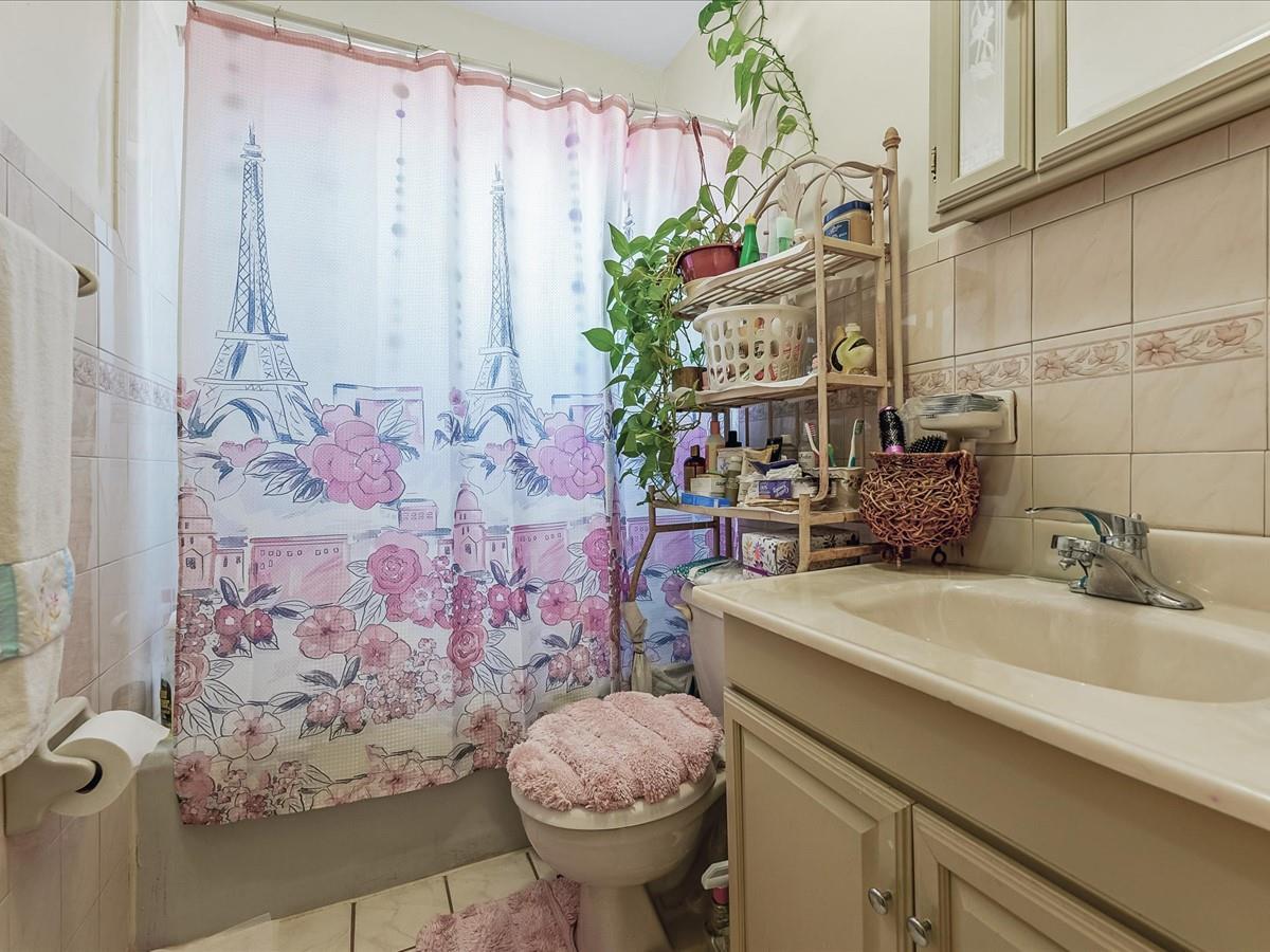 Single Family 185th  Queens, NY 11413, MLS-833789-11