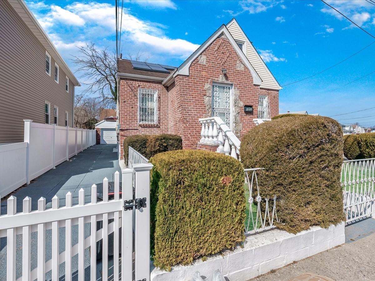 Single Family 185th  Queens, NY 11413, MLS-833789-2