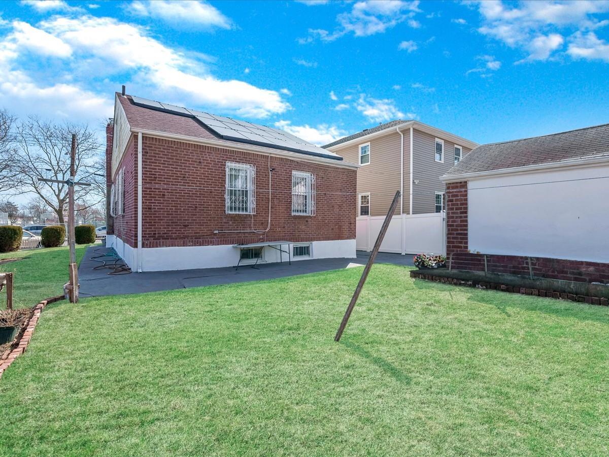 Single Family 185th  Queens, NY 11413, MLS-833789-23