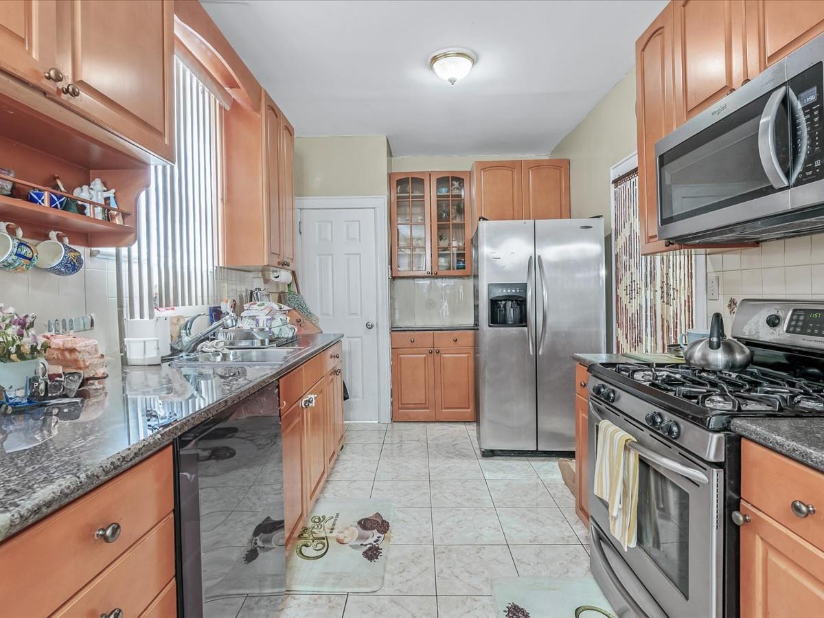 Single Family 185th  Queens, NY 11413, MLS-833789-8