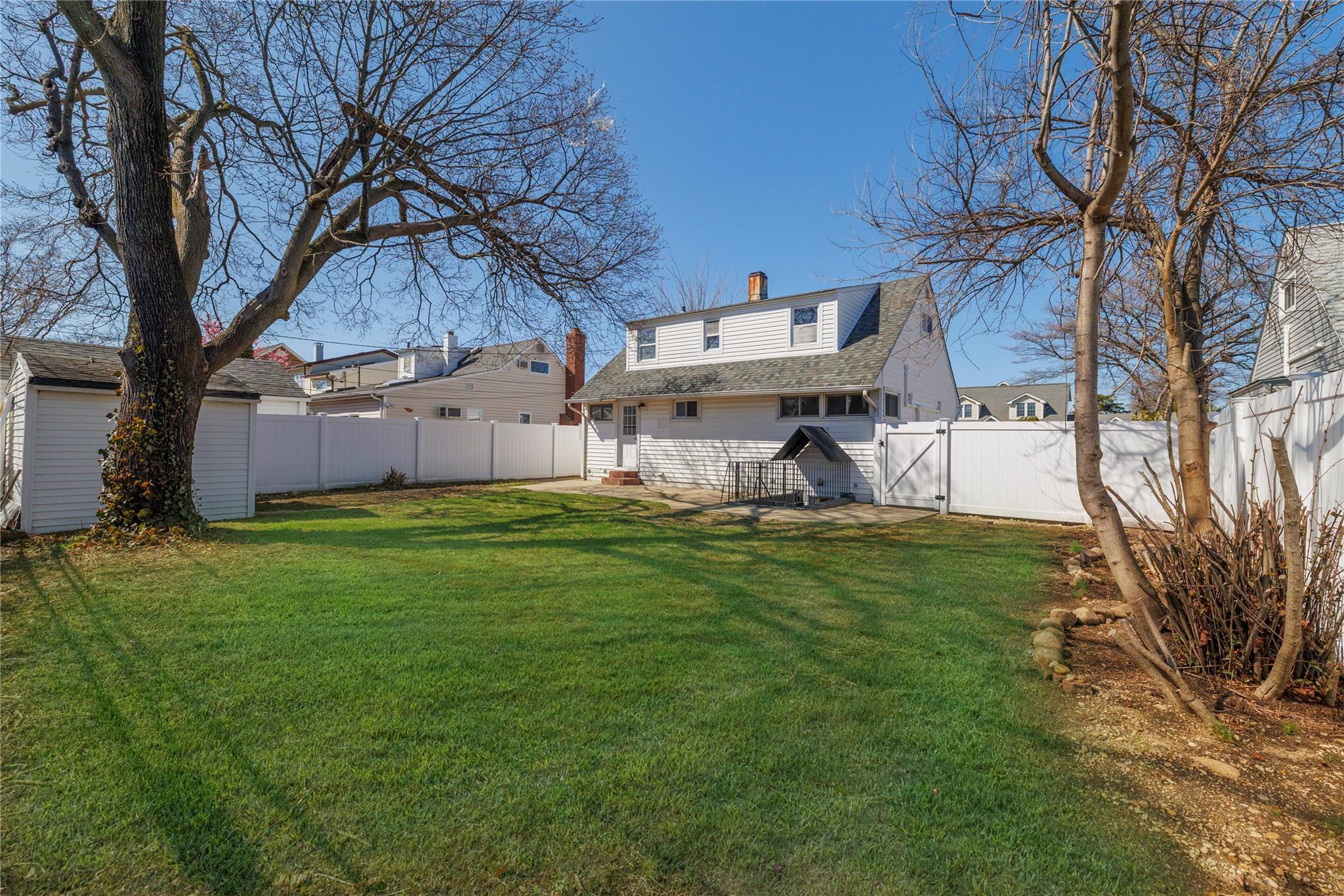 Single Family Washington  Nassau County, NY 11801, MLS-833817-2