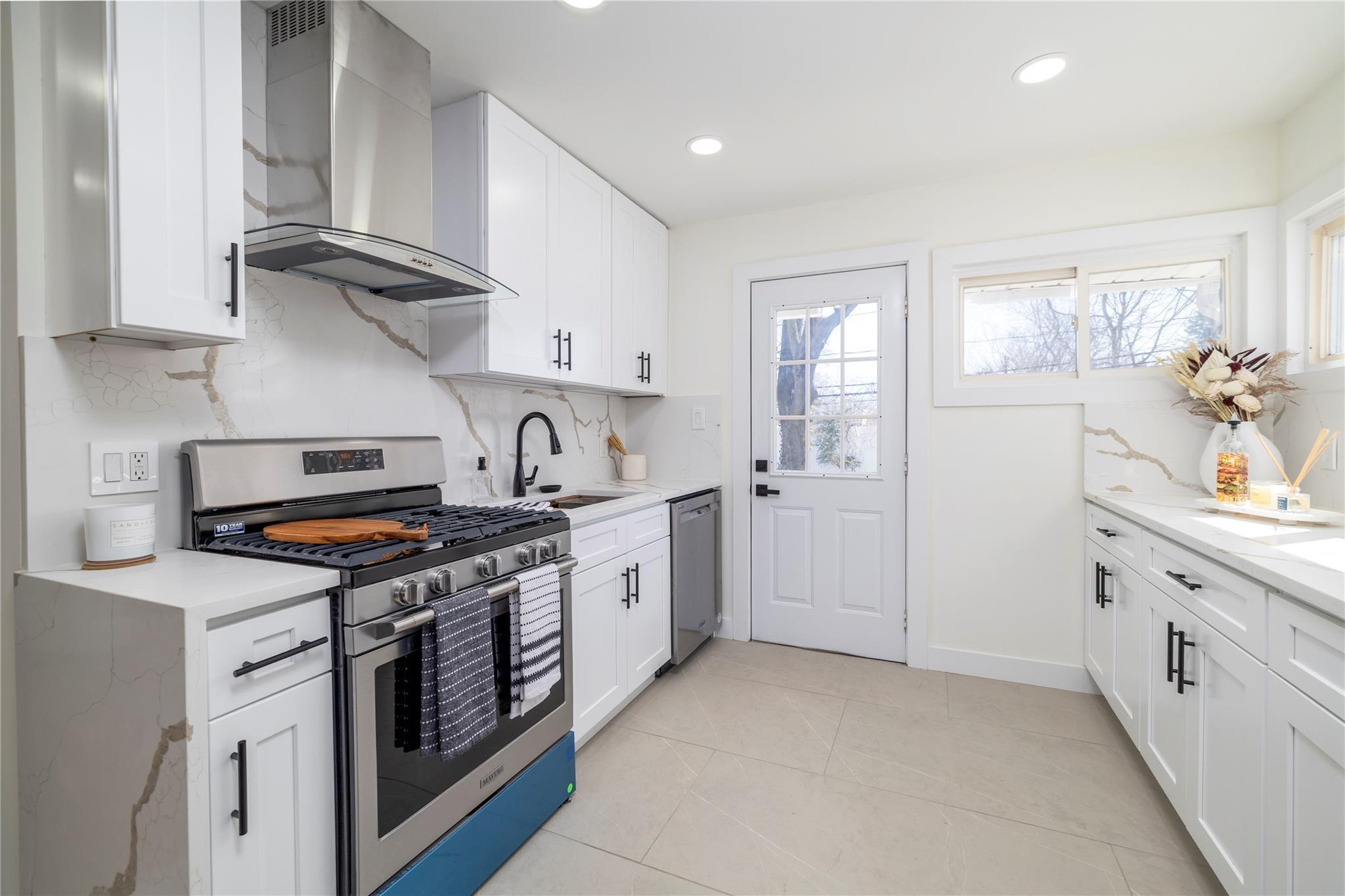 Single Family Washington  Nassau County, NY 11801, MLS-833817-4