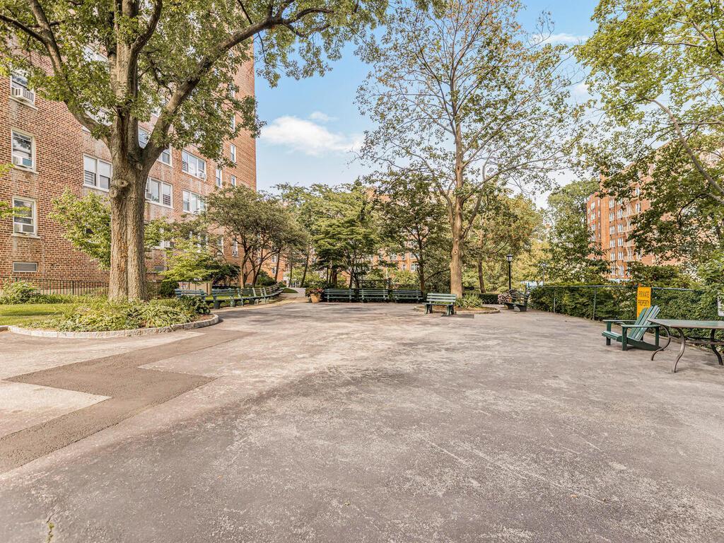 Coop Knolls  Bronx, NY 10463, MLS-833868-11