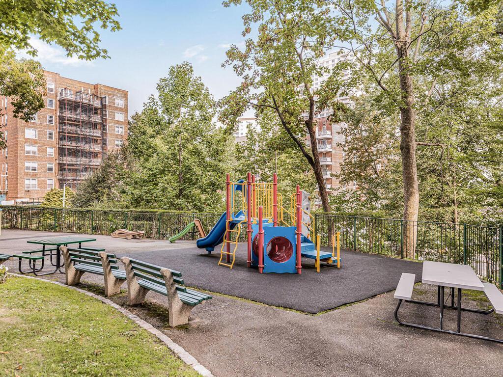 Coop Knolls  Bronx, NY 10463, MLS-833868-9