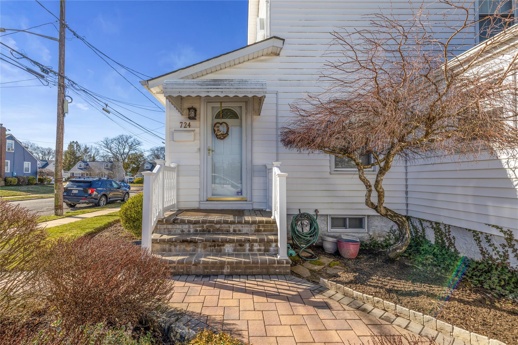 Single Family Thrush  Nassau County, NY 11552, MLS-833896-2