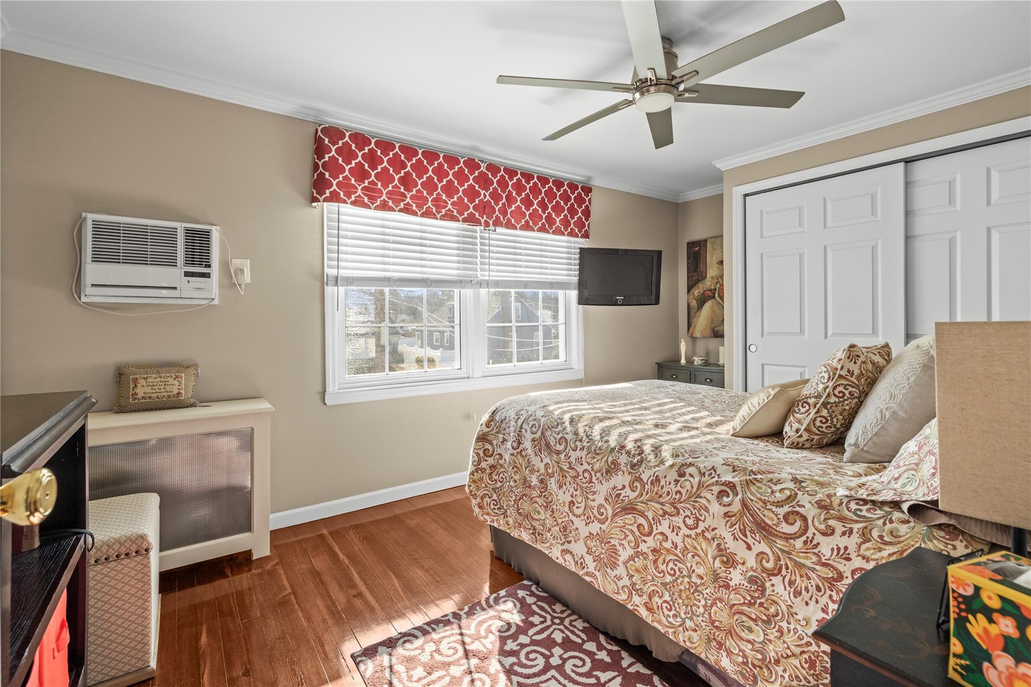 Single Family Thrush  Nassau County, NY 11552, MLS-833896-24