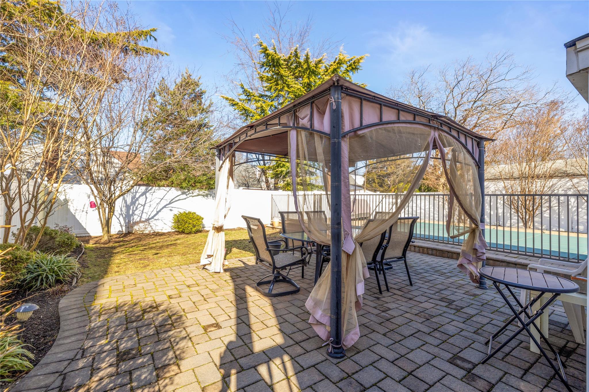 Single Family Thrush  Nassau County, NY 11552, MLS-833896-31