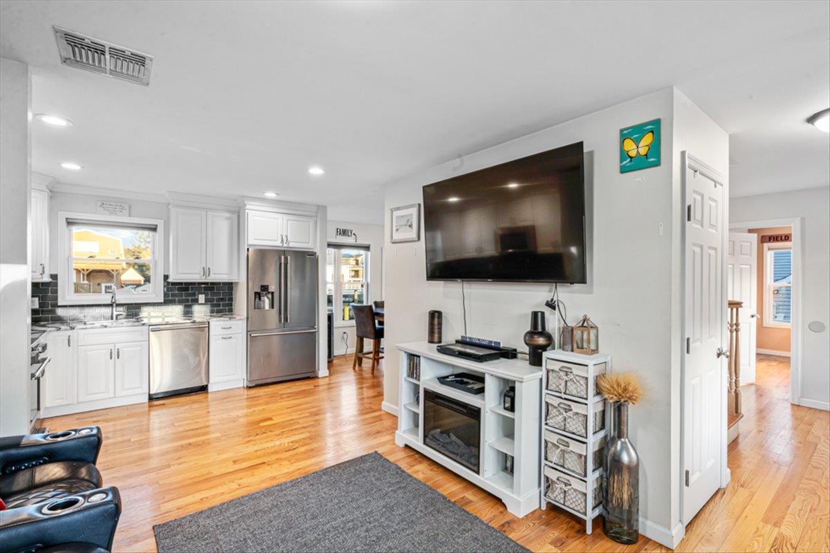 Single Family Bay  Suffolk County, NY 11795, MLS-834083-6