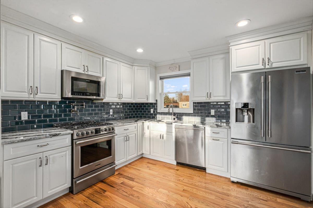 Single Family Bay  Suffolk County, NY 11795, MLS-834083-8