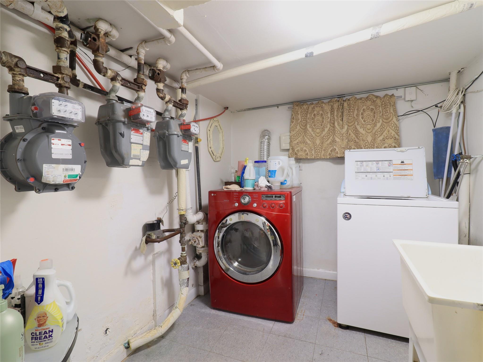 Single Family 94  Queens, NY 11369, MLS-834101-36