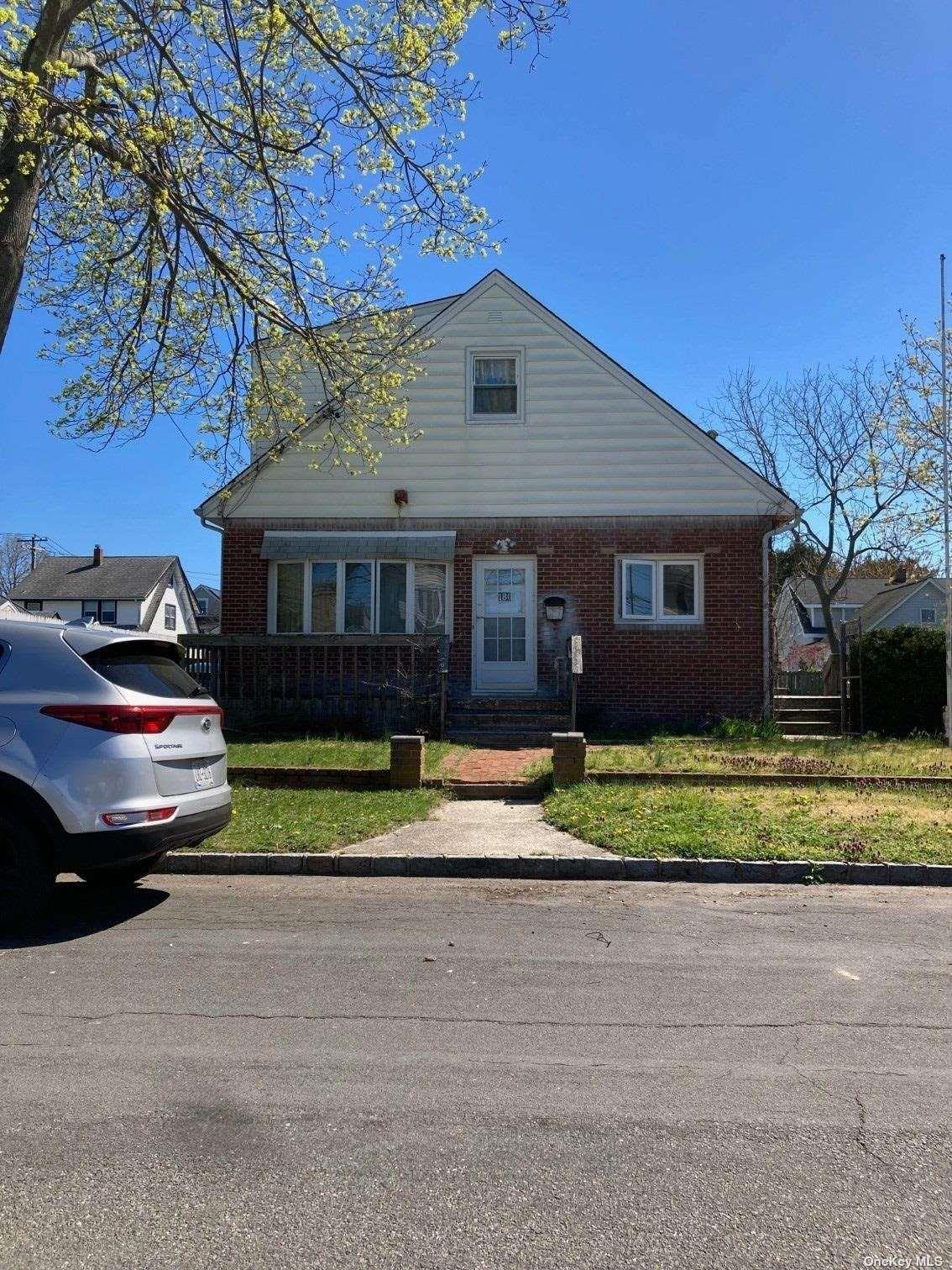 Single Family 7th  Suffolk County, NY 11757, MLS-834112-8