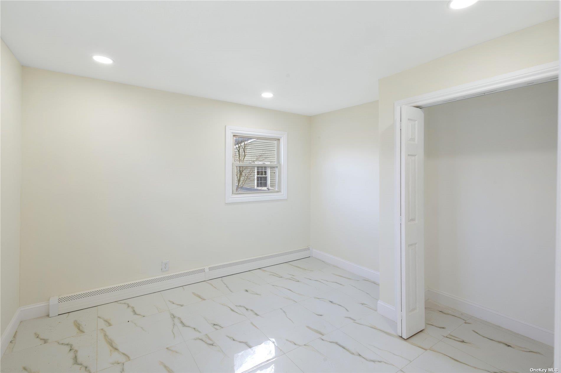 Single Family Hamilton  Nassau County, NY 11758, MLS-834144-10