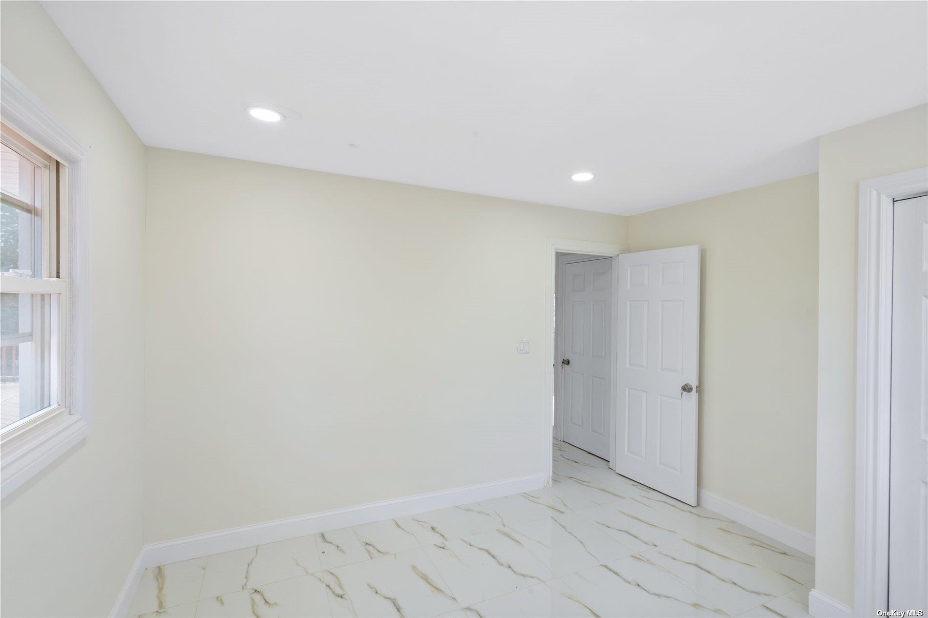 Single Family Hamilton  Nassau County, NY 11758, MLS-834144-11
