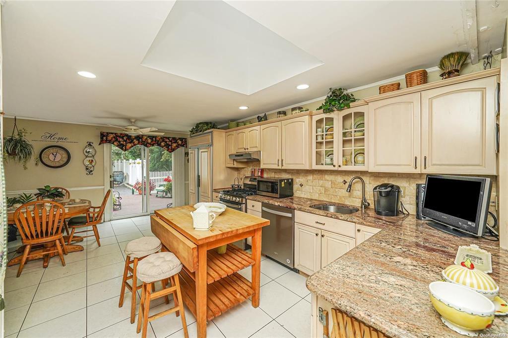 Single Family Peachtree  Suffolk County, NY 11766, MLS-834182-9
