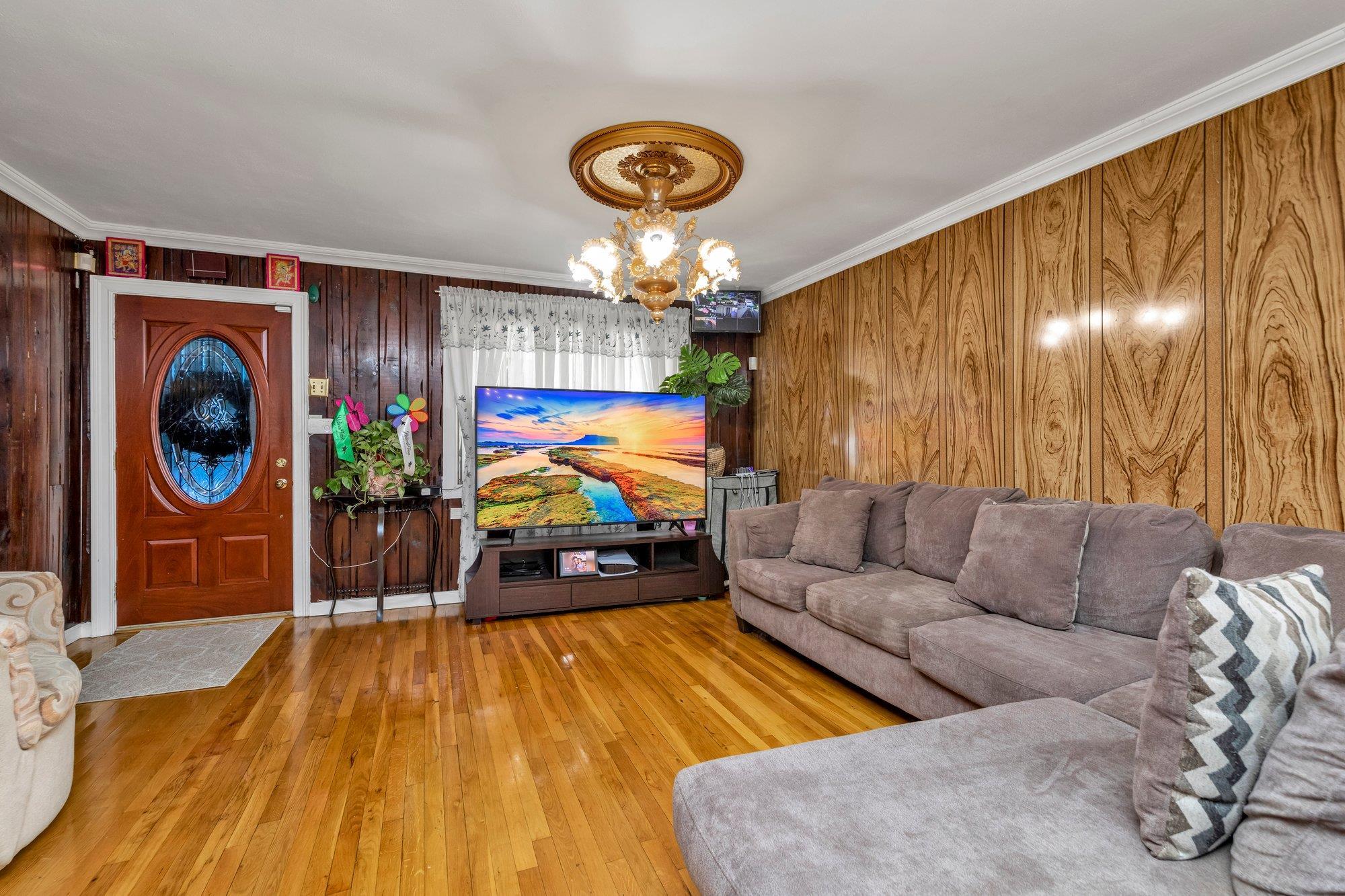 Single Family 111 Th  Queens, NY 11402, MLS-834202-2