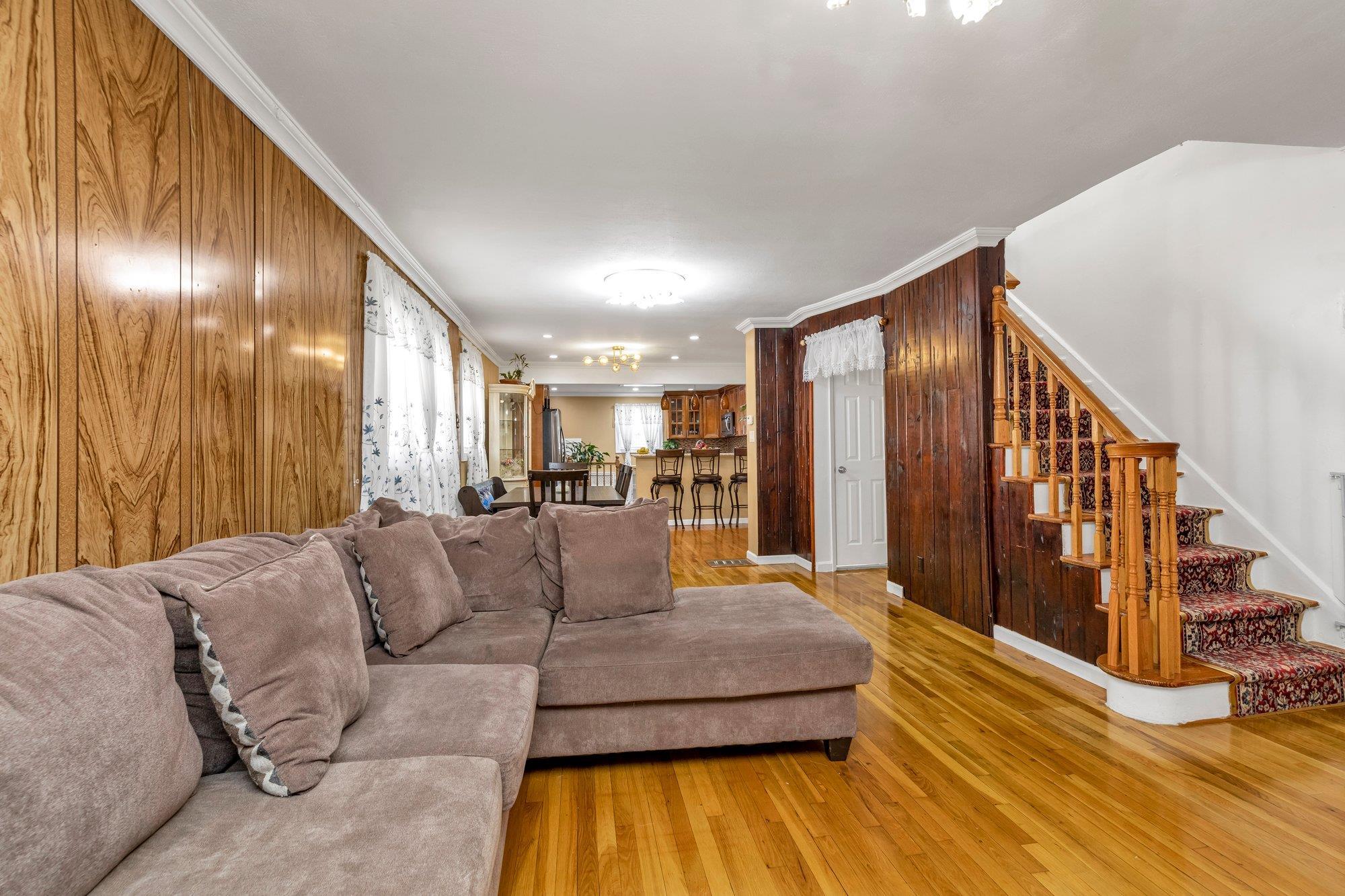Single Family 111 Th  Queens, NY 11402, MLS-834202-4
