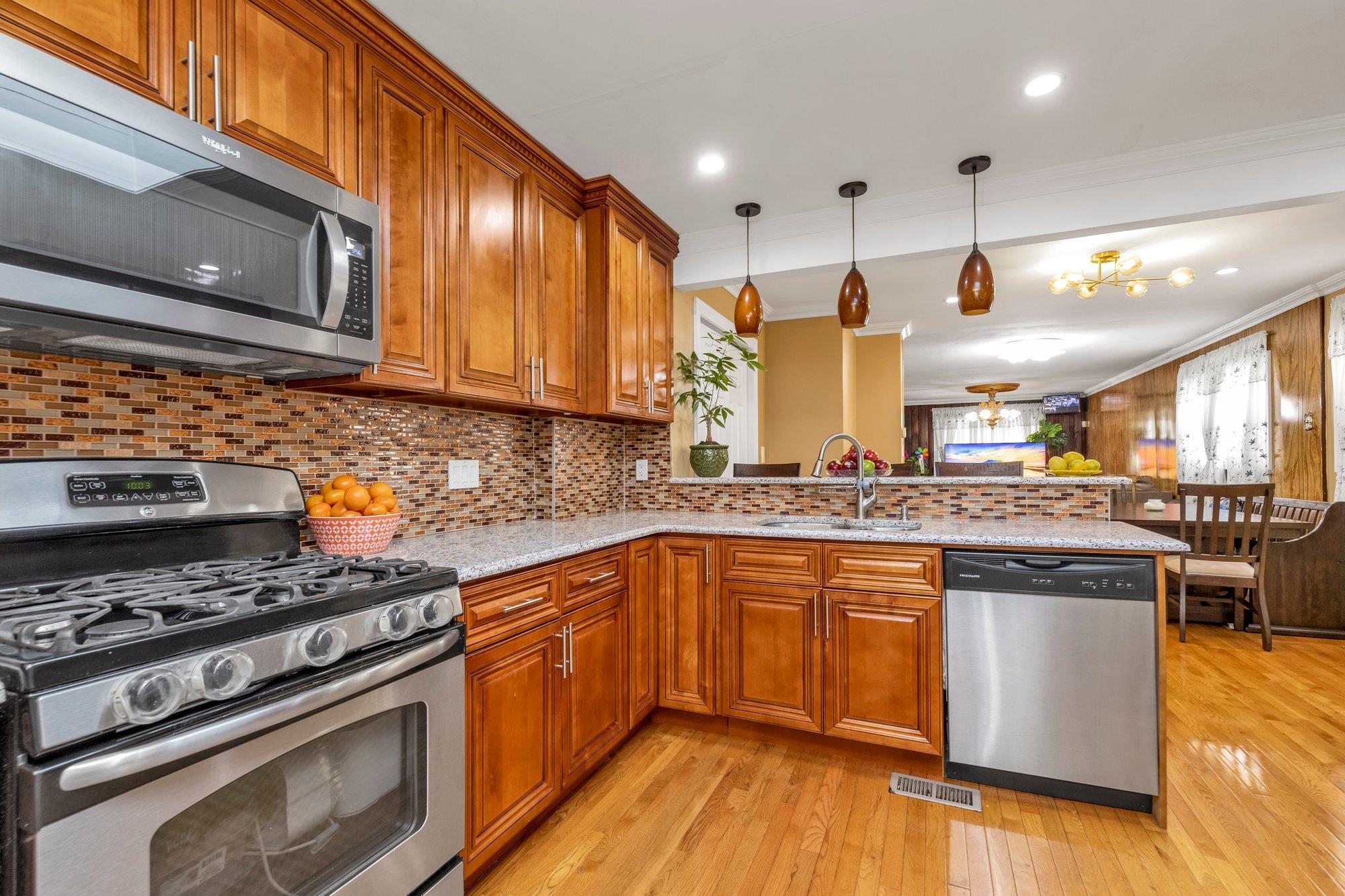 Single Family 111 Th  Queens, NY 11402, MLS-834202-8