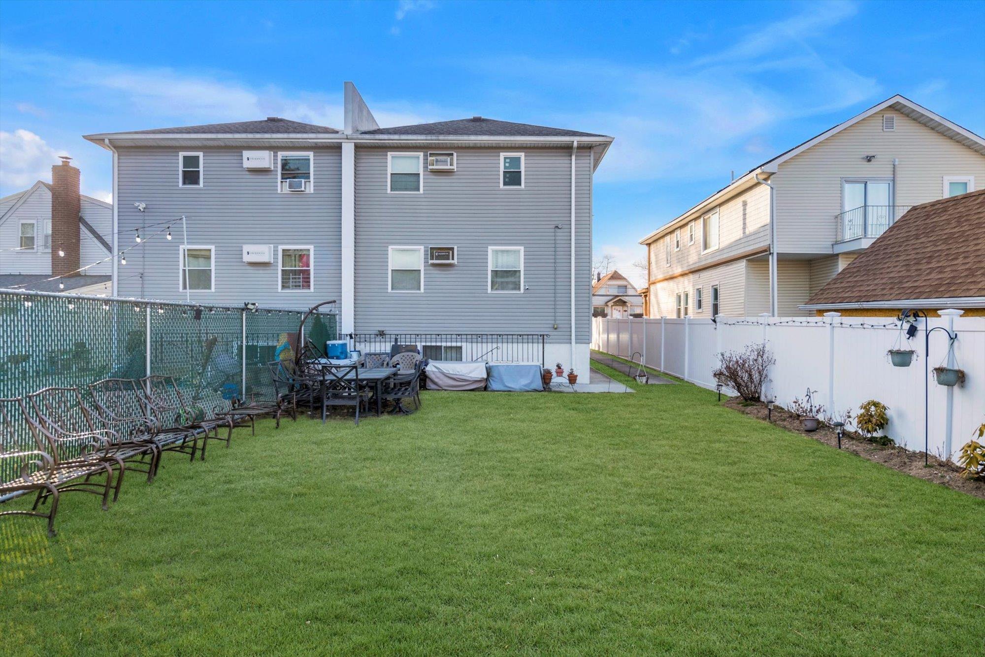Single Family 224th  Queens, NY 11413, MLS-834316-25