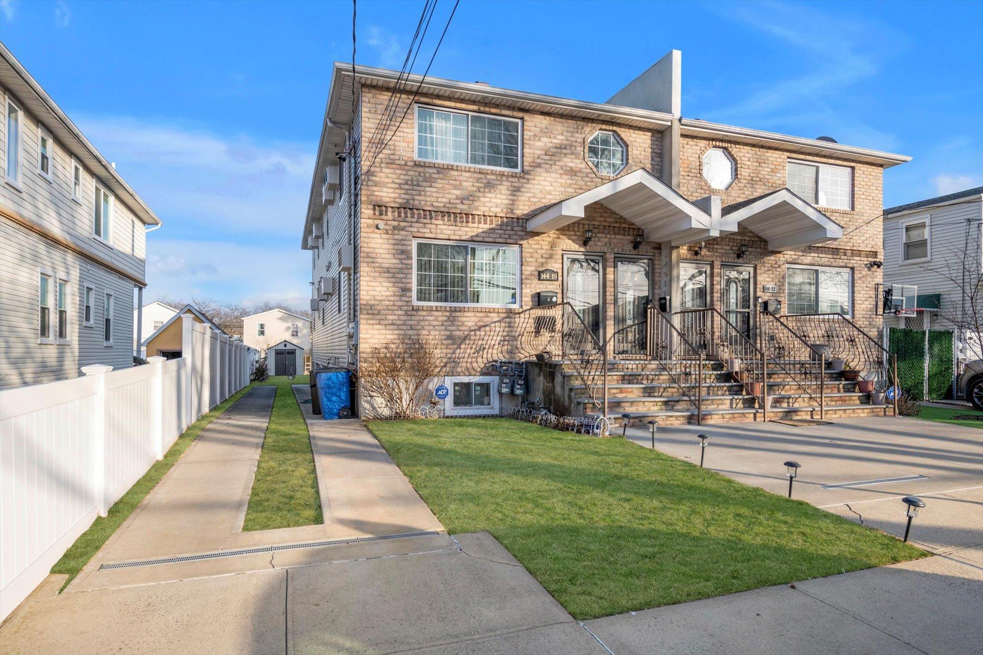 Single Family 224th  Queens, NY 11413, MLS-834316-26