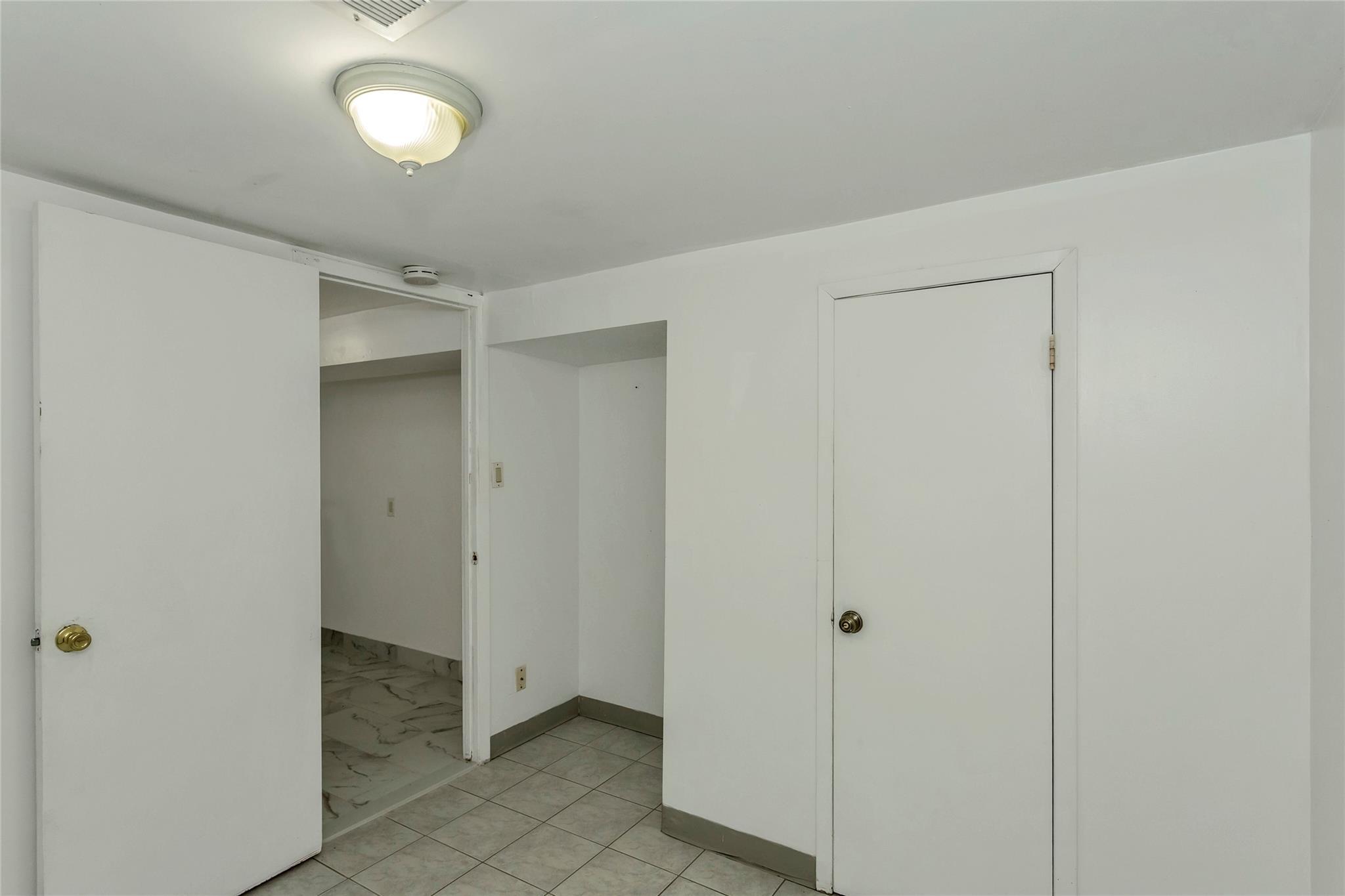 Single Family Hilliard Suffolk County, NY 11722, MLS-834388-20