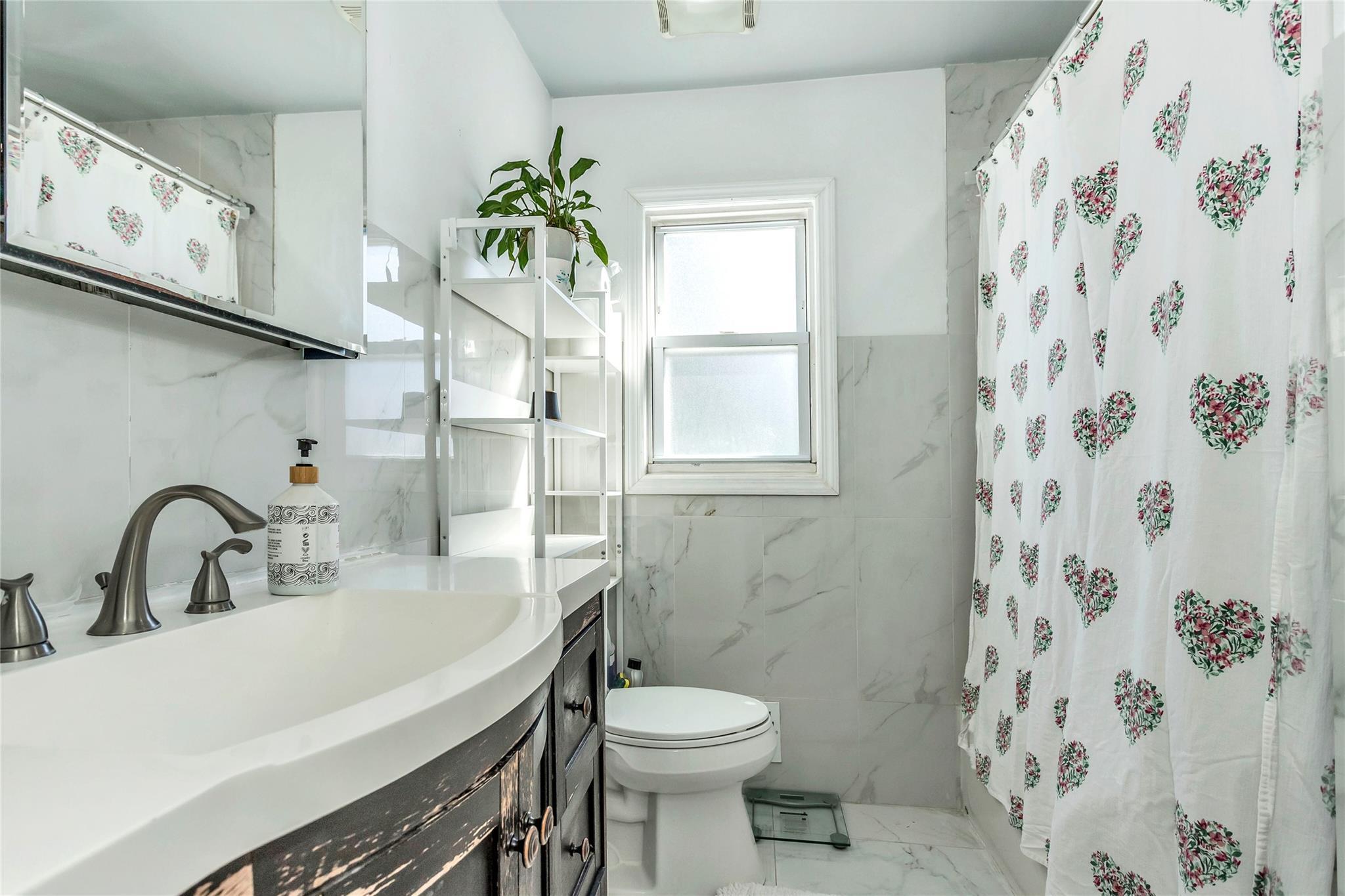 Single Family Hilliard Suffolk County, NY 11722, MLS-834388-8