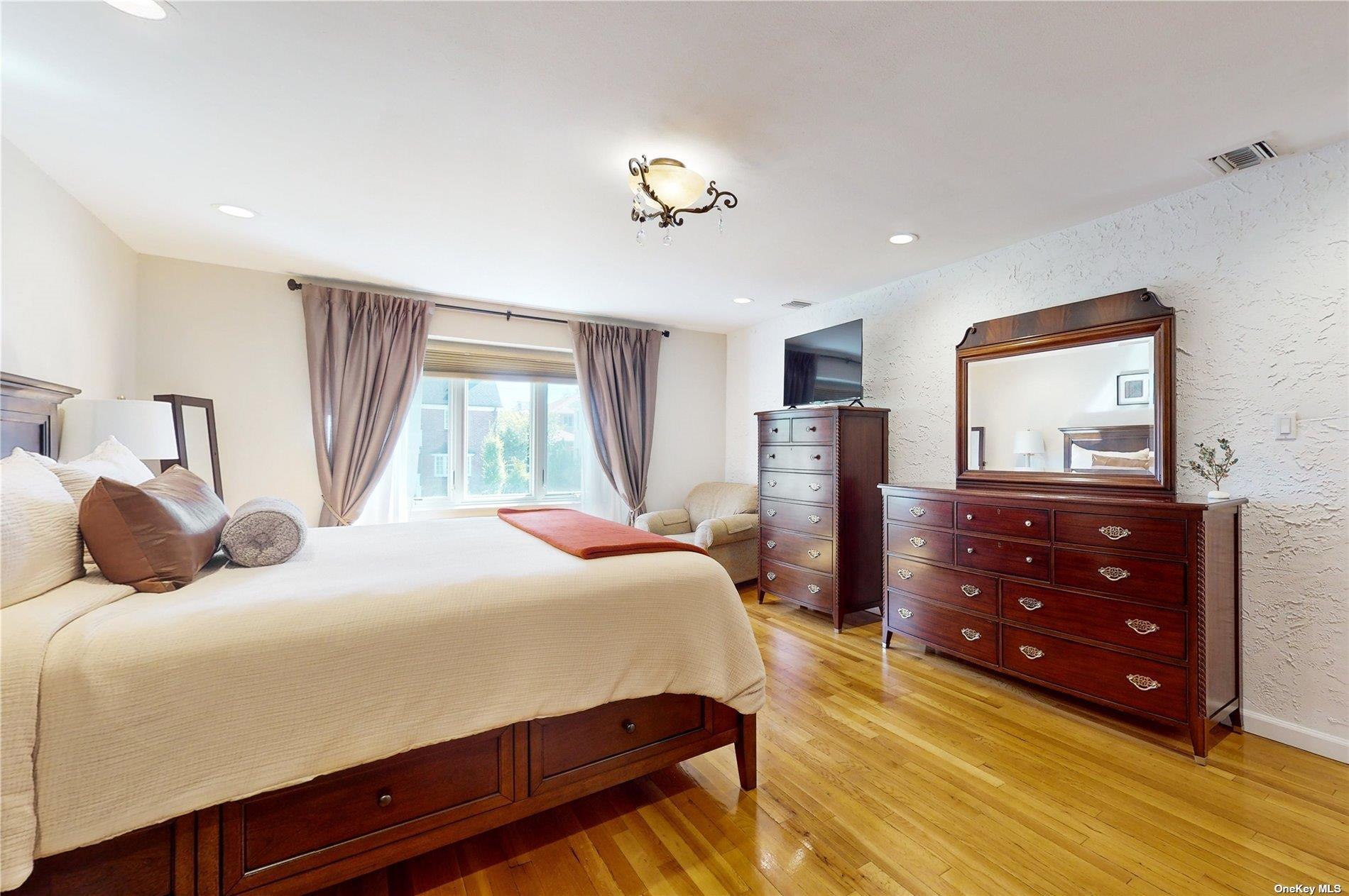 Single Family 27th  Queens, NY 11360, MLS-834391-19