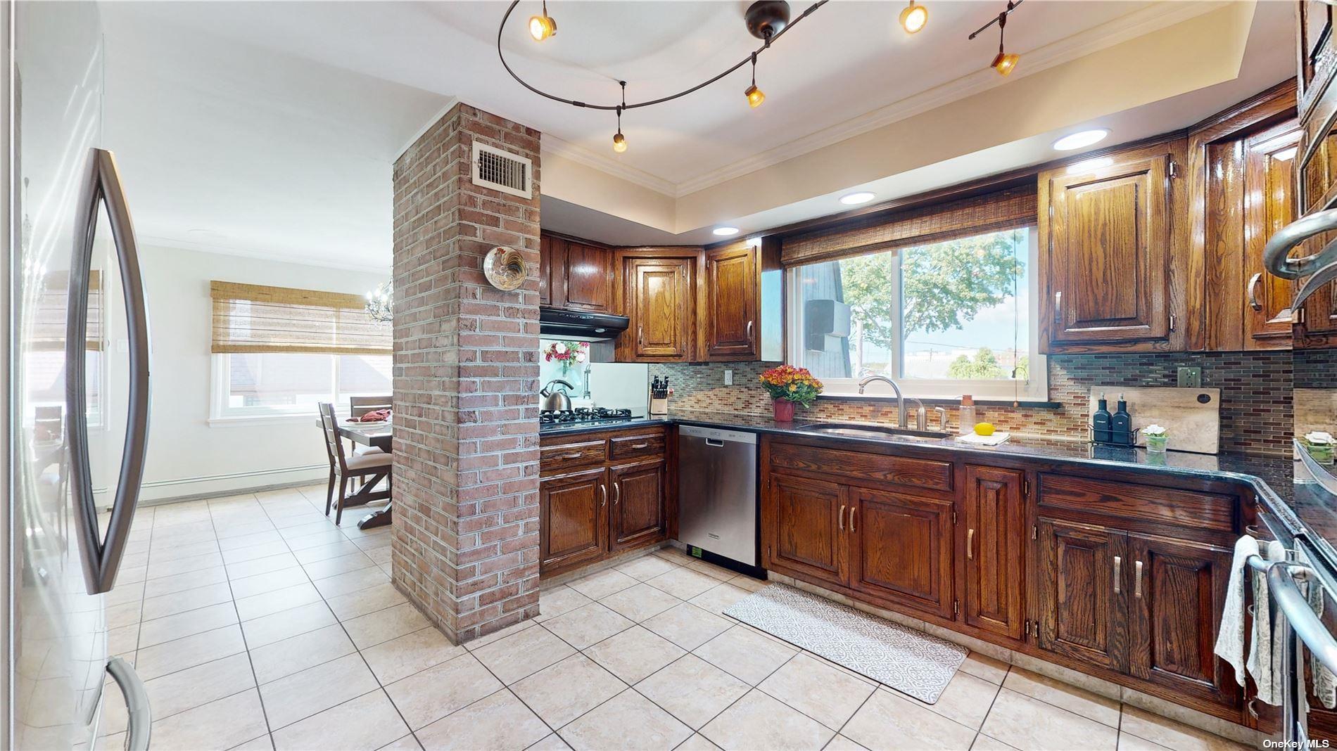 Single Family 27th  Queens, NY 11360, MLS-834391-7
